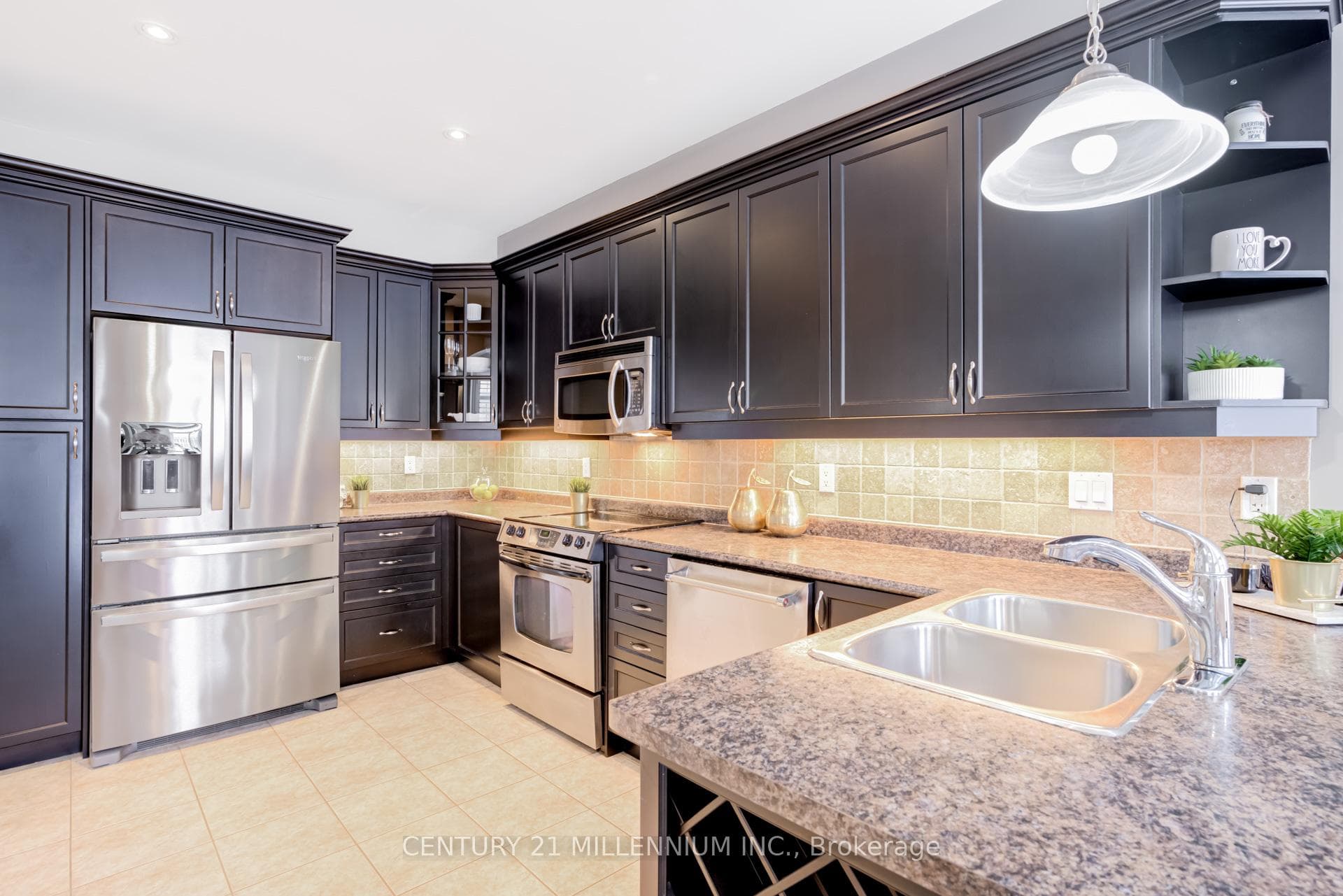 14 James Arnott Crescent photo 7