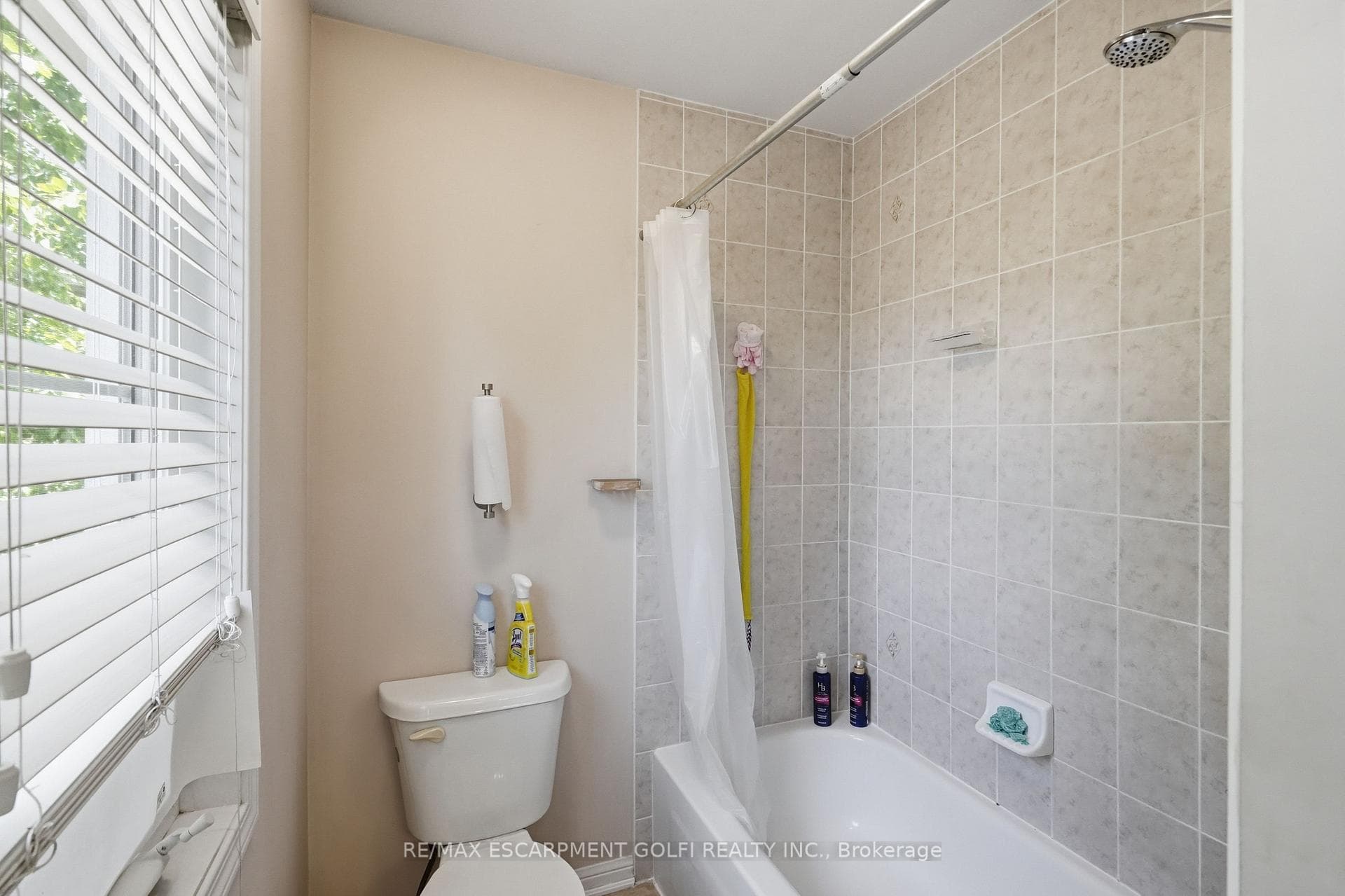 240 Emick Drive photo 25