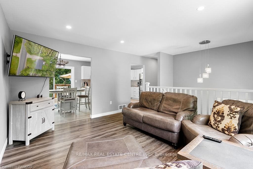 619 Pike Bay Road photo 4