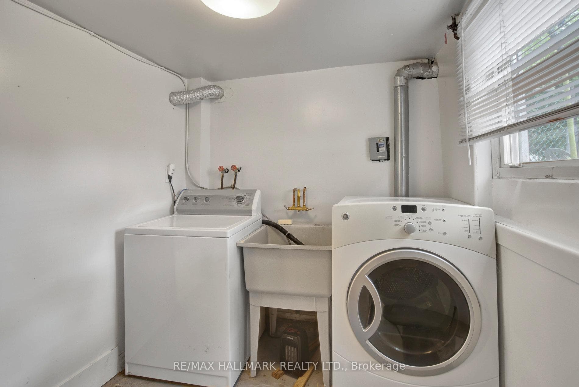9 Costain Avenue photo 27