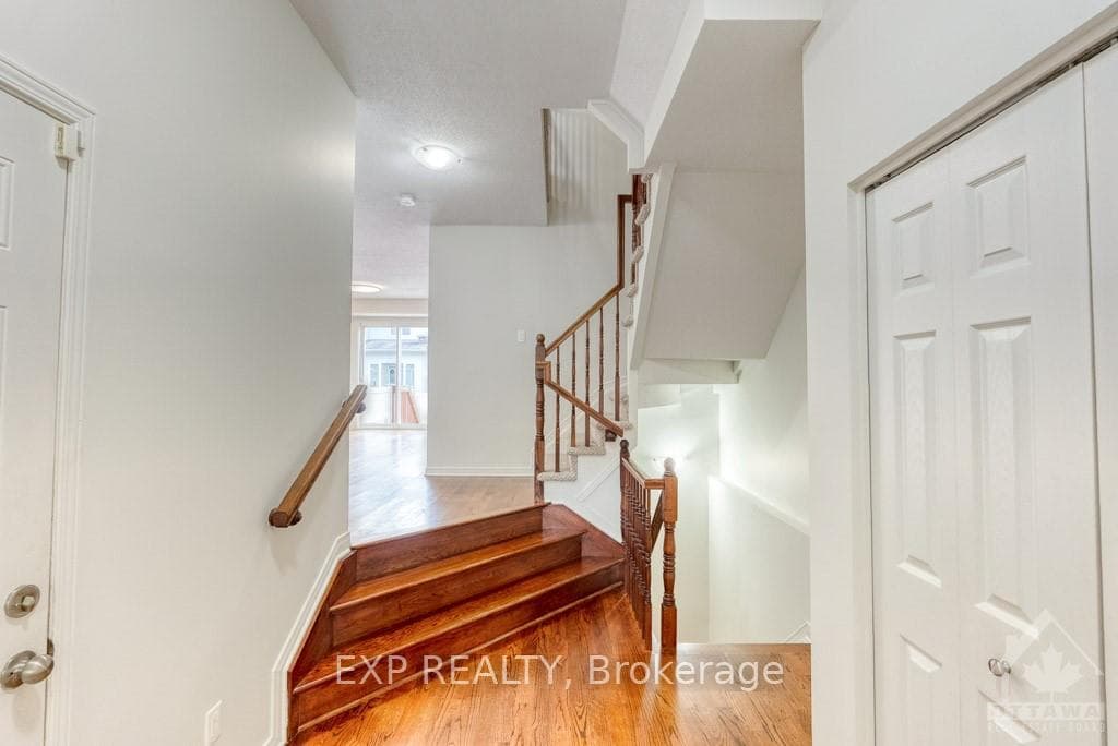 215 MACOUN Circle photo 3