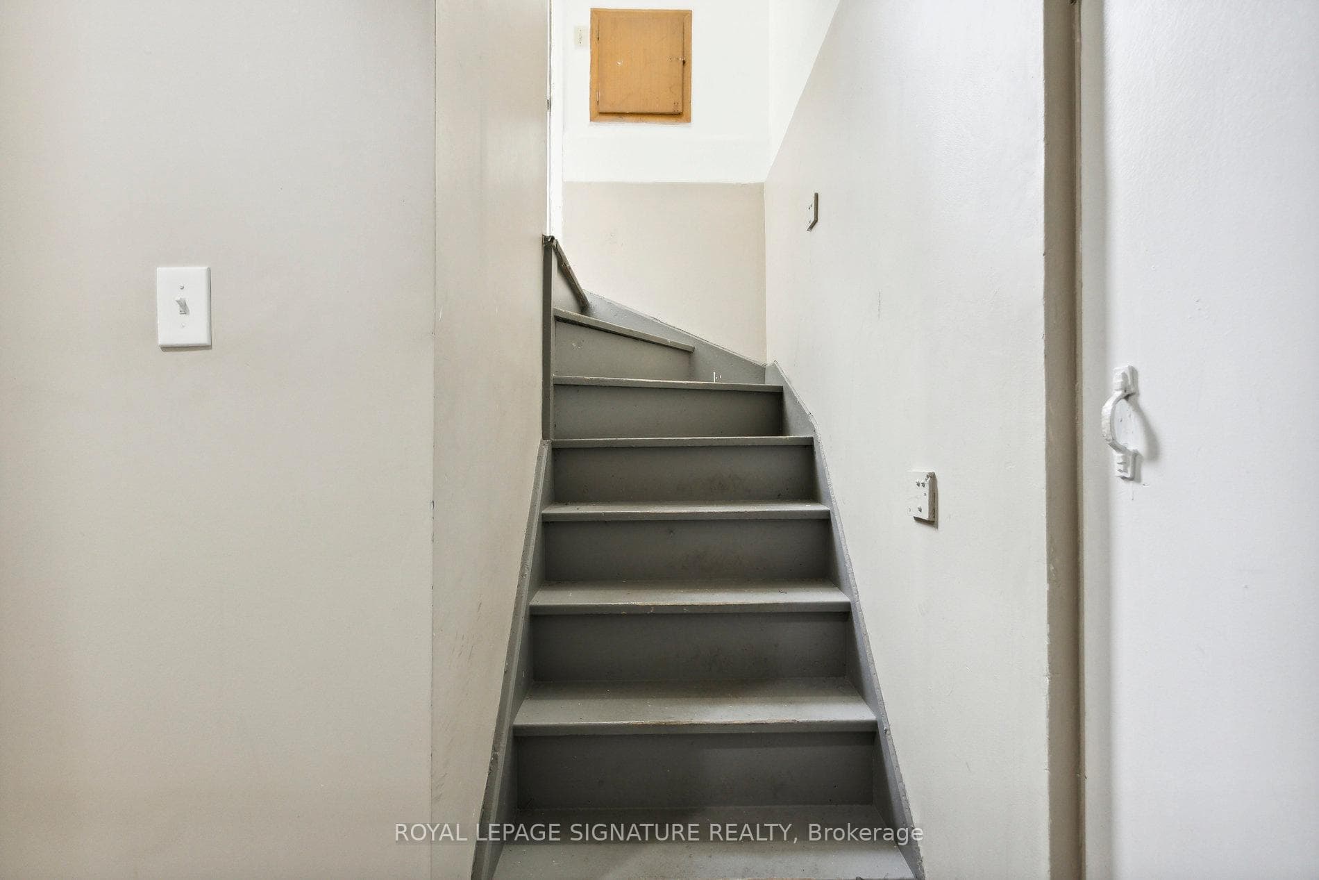 225B Cedarbrae Avenue photo 25