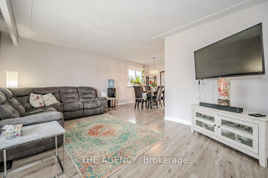 22 Brookside Crescent photo 8