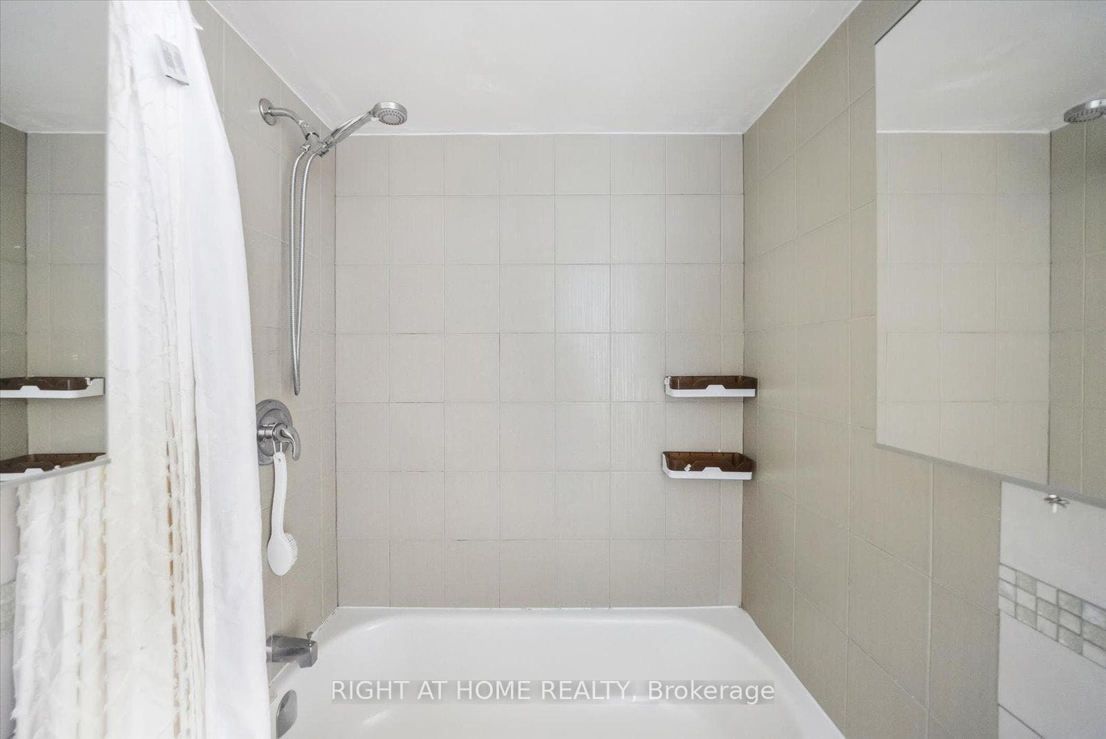 633 Bay Street Unit 1407 photo 18