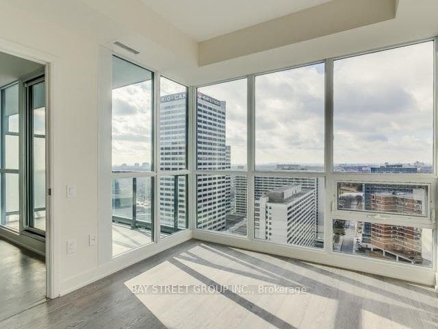 30 Roehampton Avenue Unit 2504 photo 8