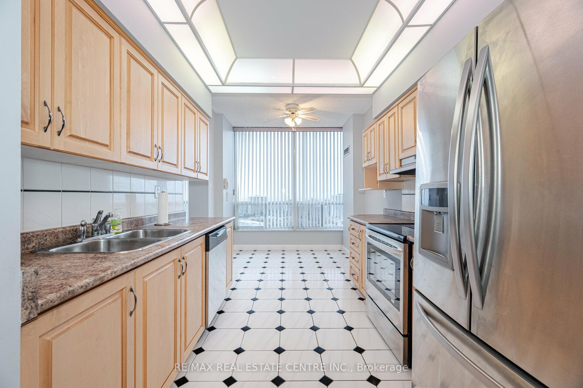 22 Hanover Road Unit PH 2502 photo 9