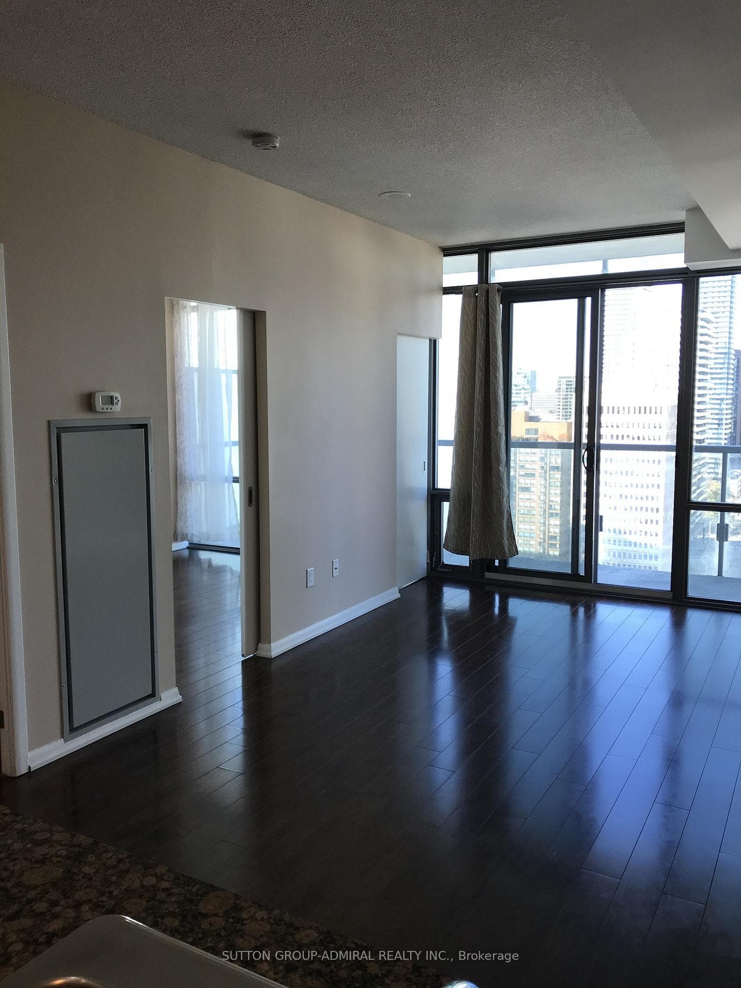 37 Grosvenor Street Unit 2404 photo 10