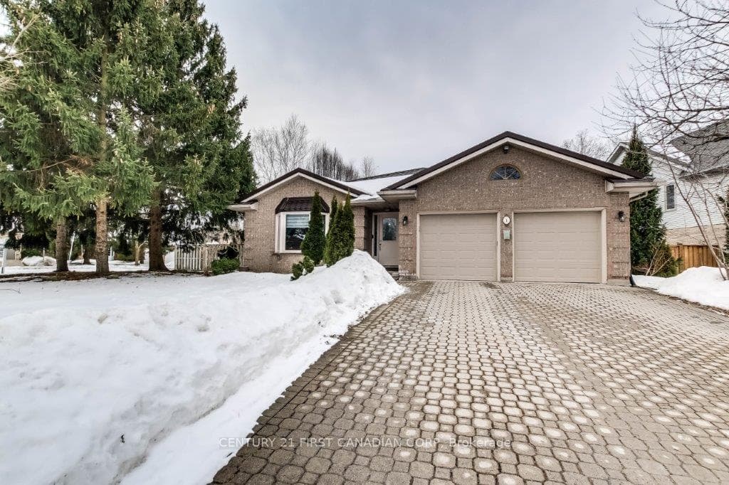 1 Muskoka Crescent photo 1