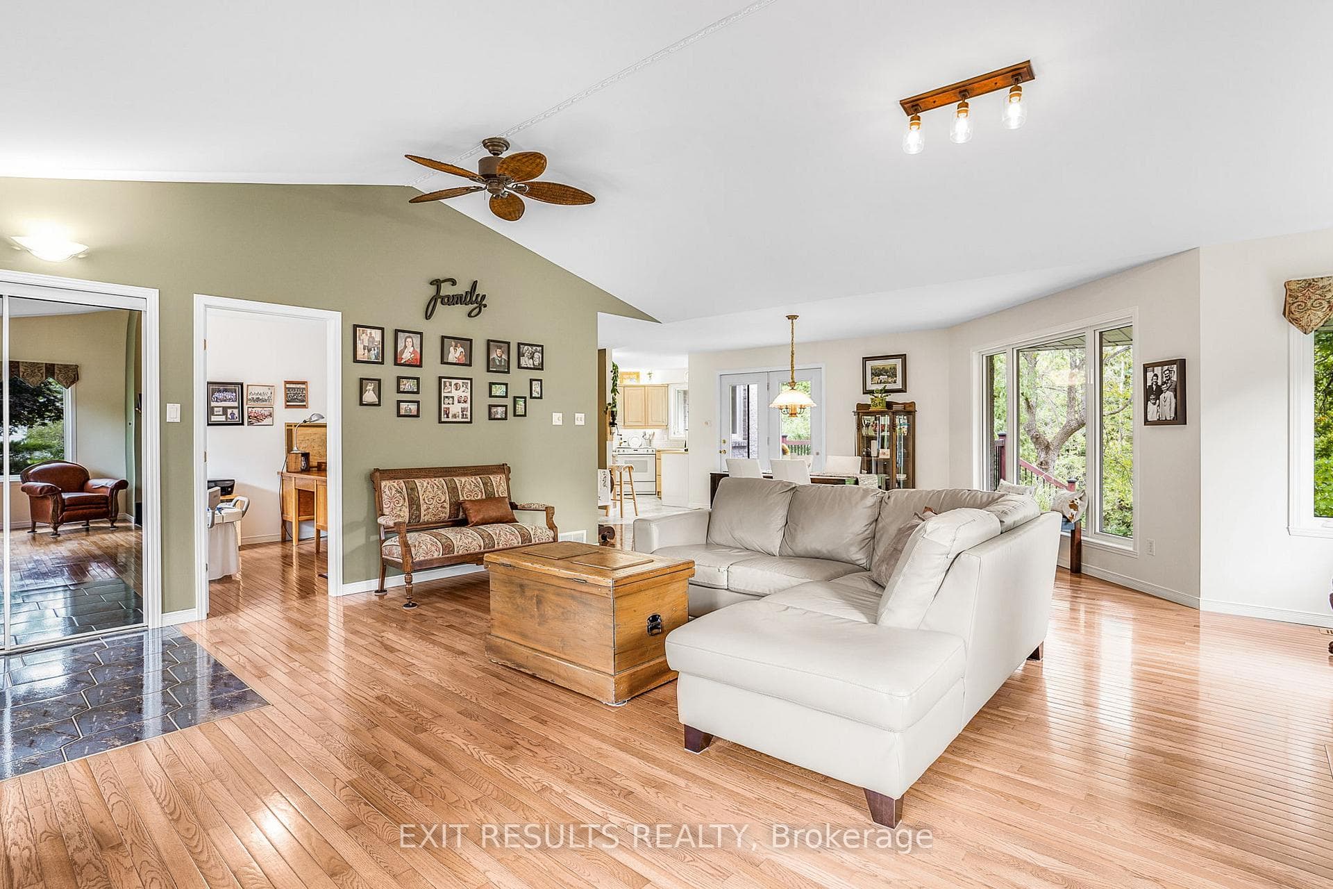 17568 Island Road photo 4