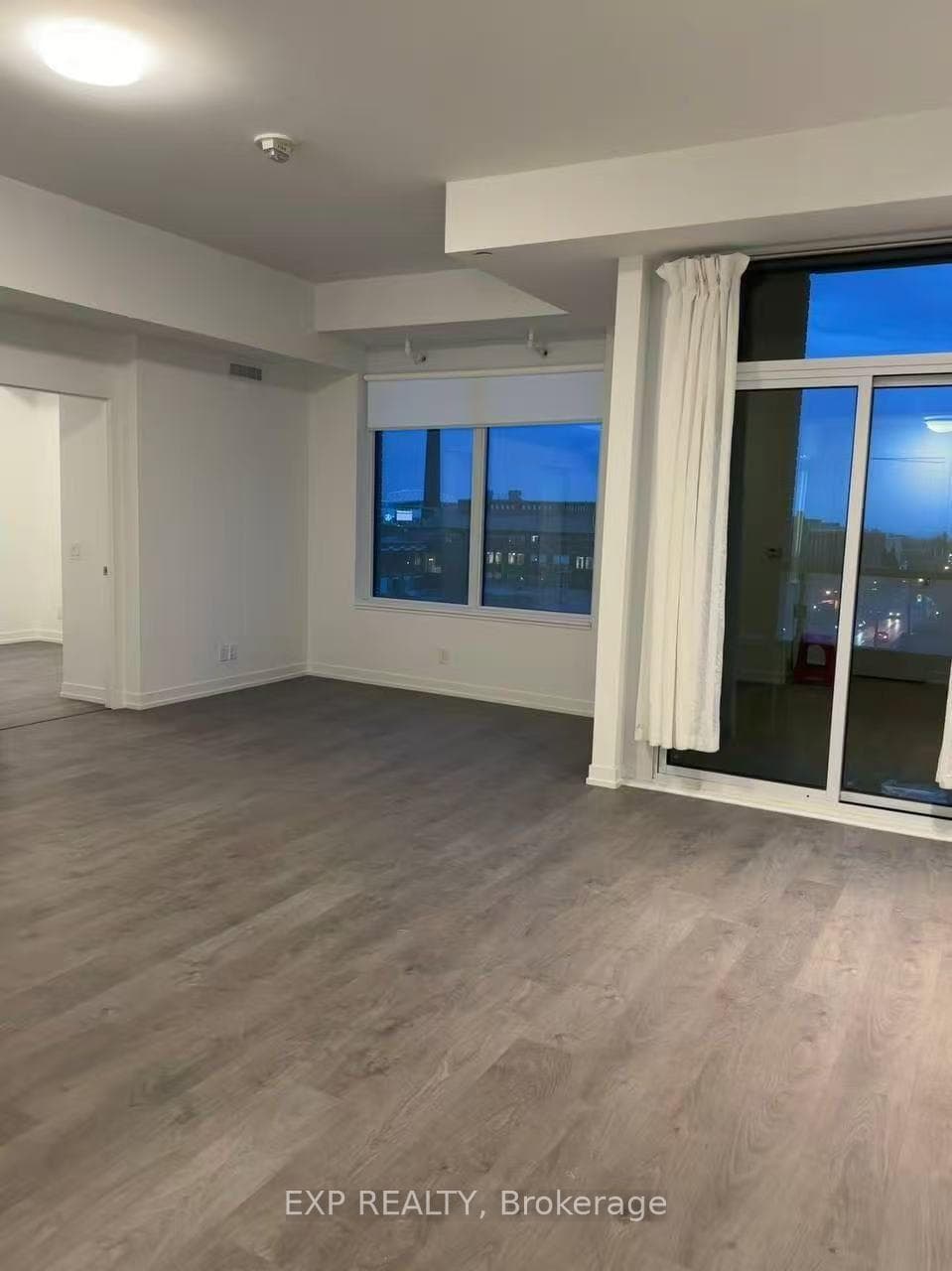 270 Dufferin Street Unit 404 photo 7
