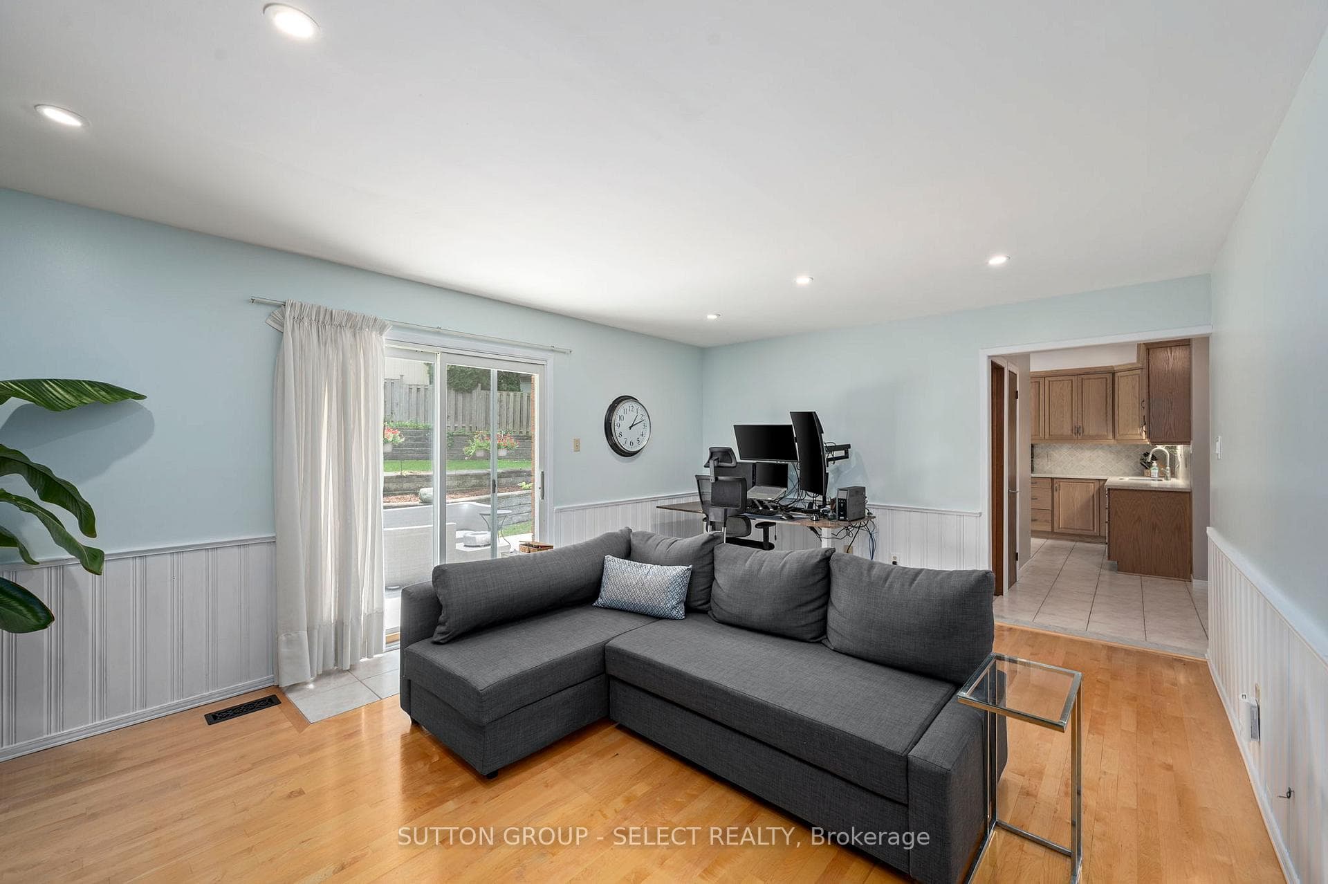 286 Highview Crescent photo 8