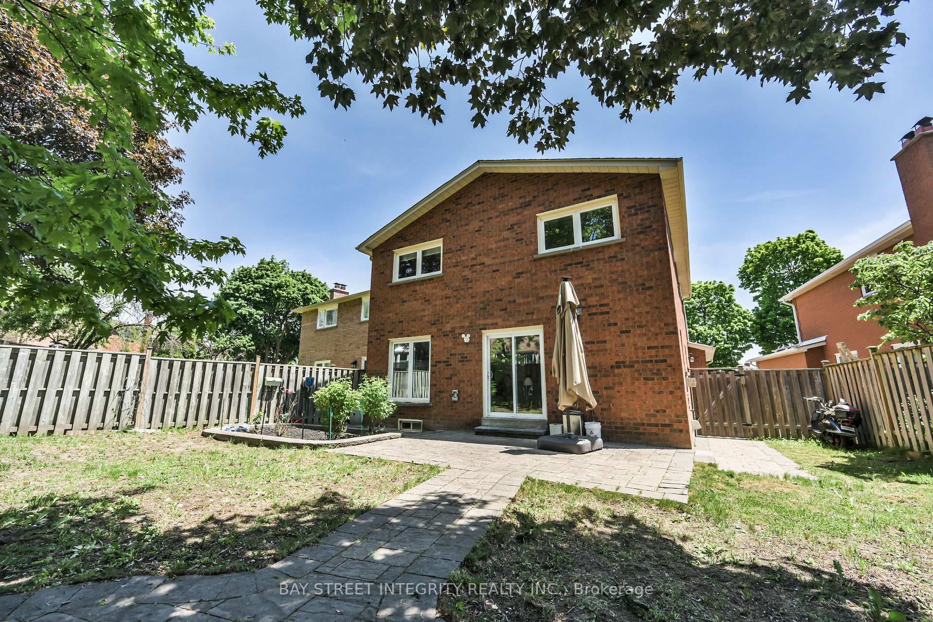 111 Michener Crescent photo 33