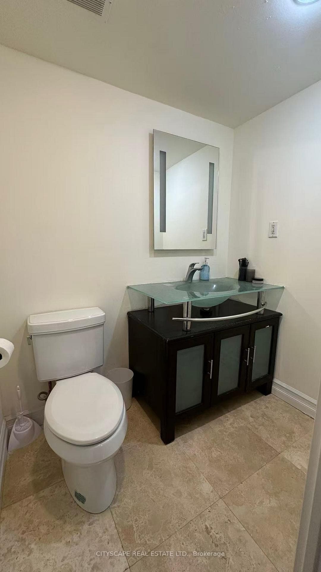 633 Bay Street Unit 2011 photo 8