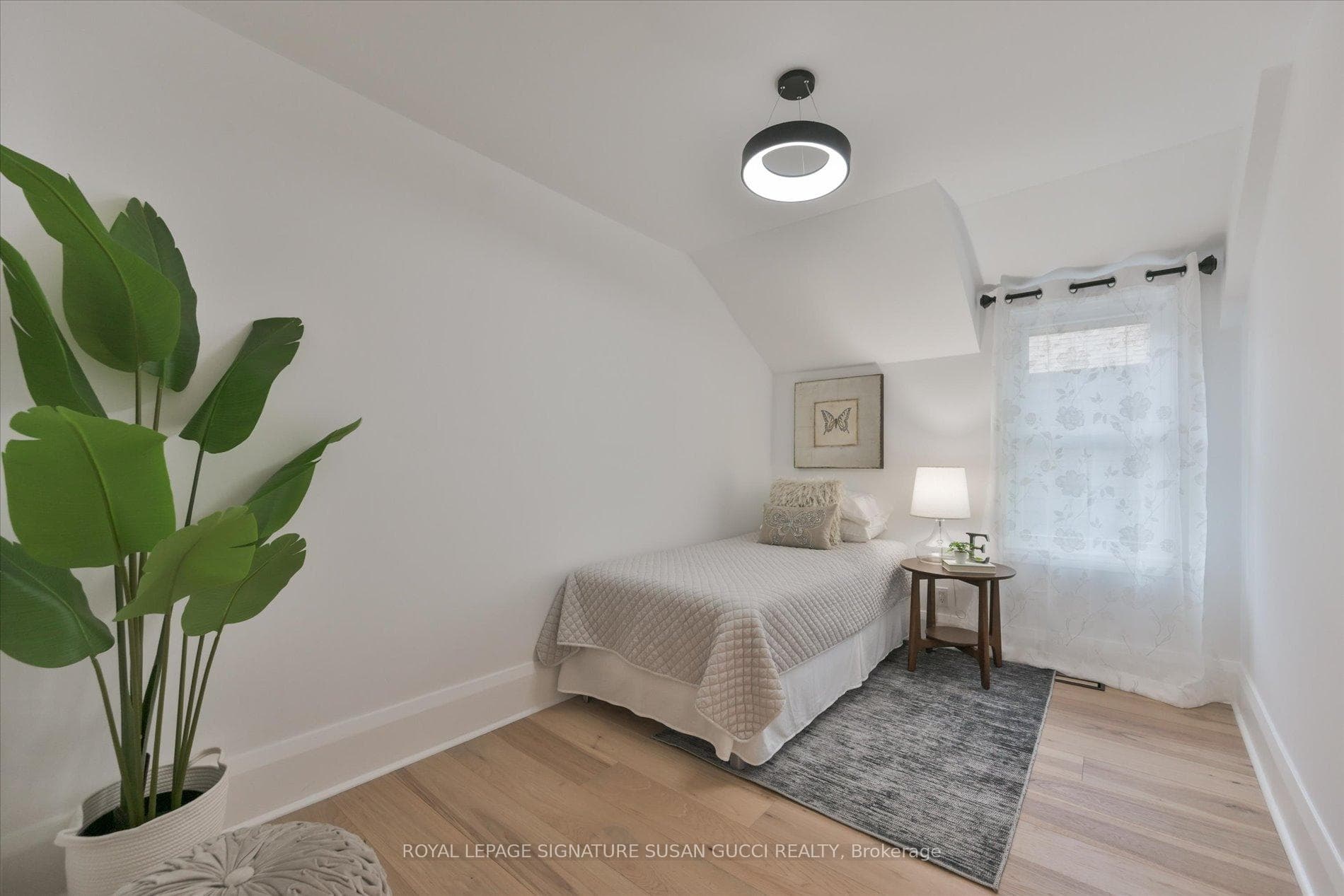 Middle bedroom bright and spacious
