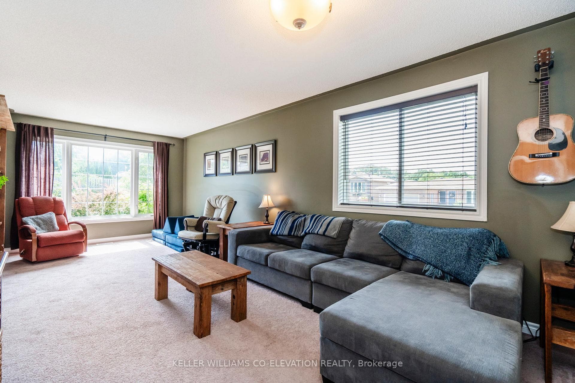 985 Whitney Crescent photo 11