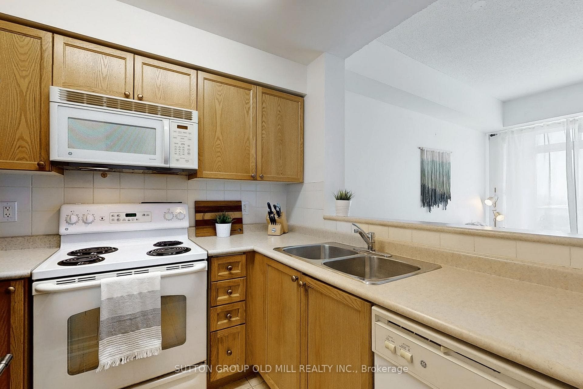 9 Michael Power Place Unit 811 photo 6