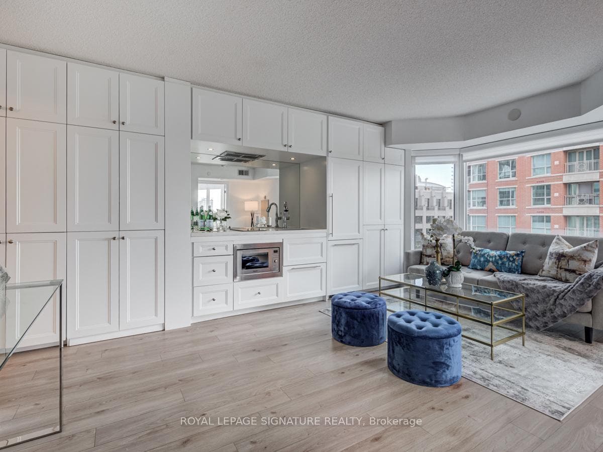 155 Yorkville Avenue Unit 1417 photo 9