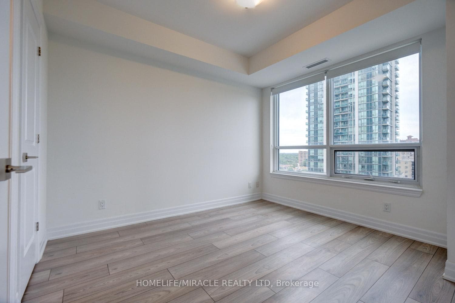 36 Elm Drive Unit 707 photo 15