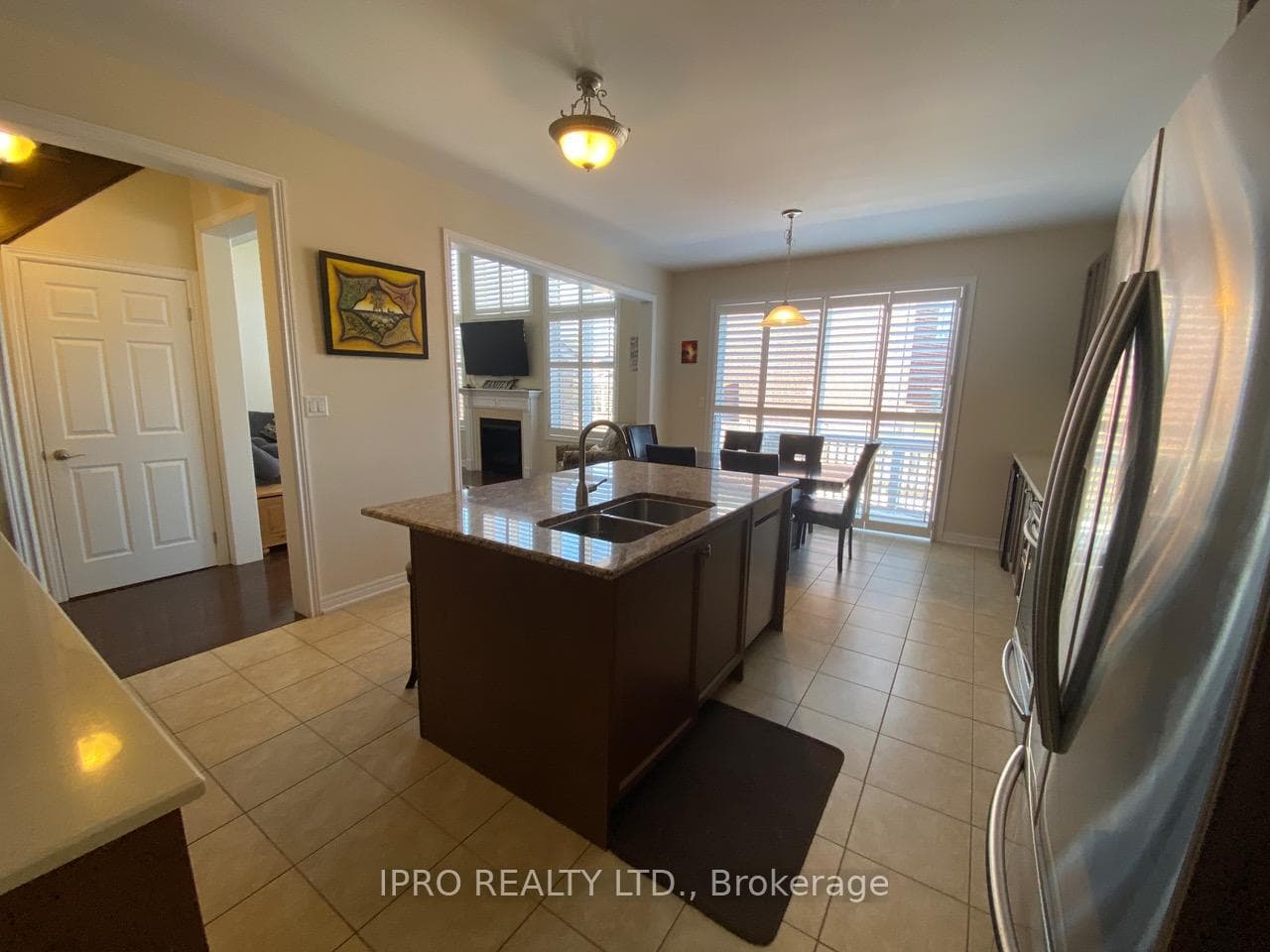 468 Dougall Avenue photo 9