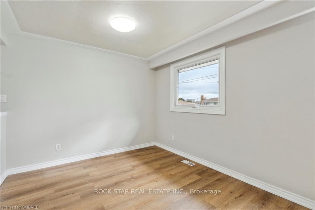 66 Victor Boulevard photo 15