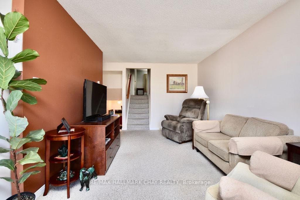 213 Cundles Road photo 8