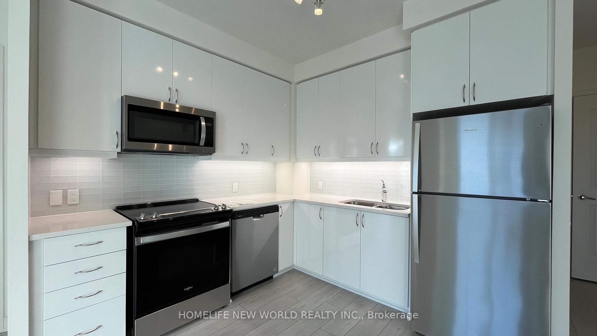 4955 Yonge Street Unit 1807 photo 2