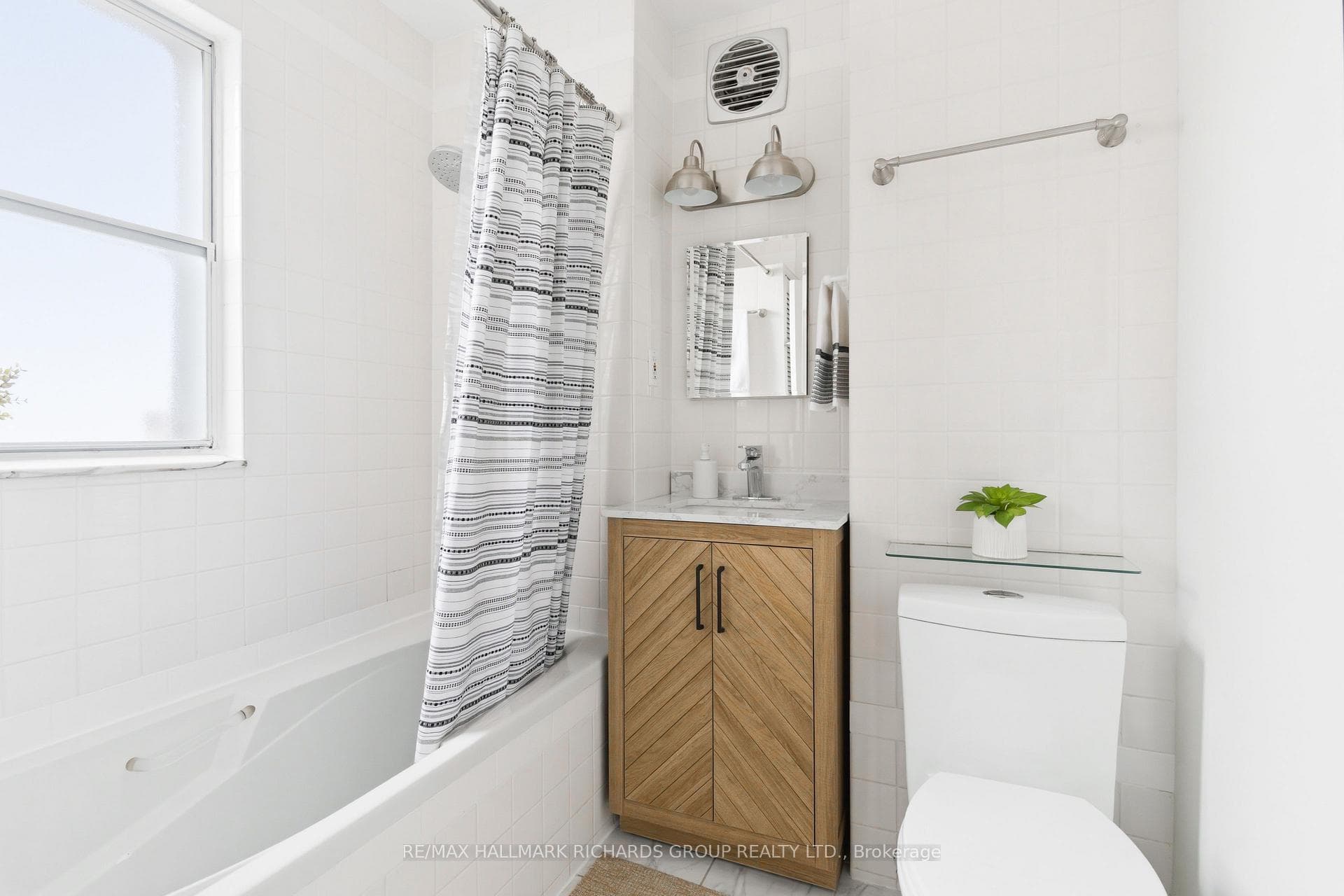 32 Costain Avenue photo 15