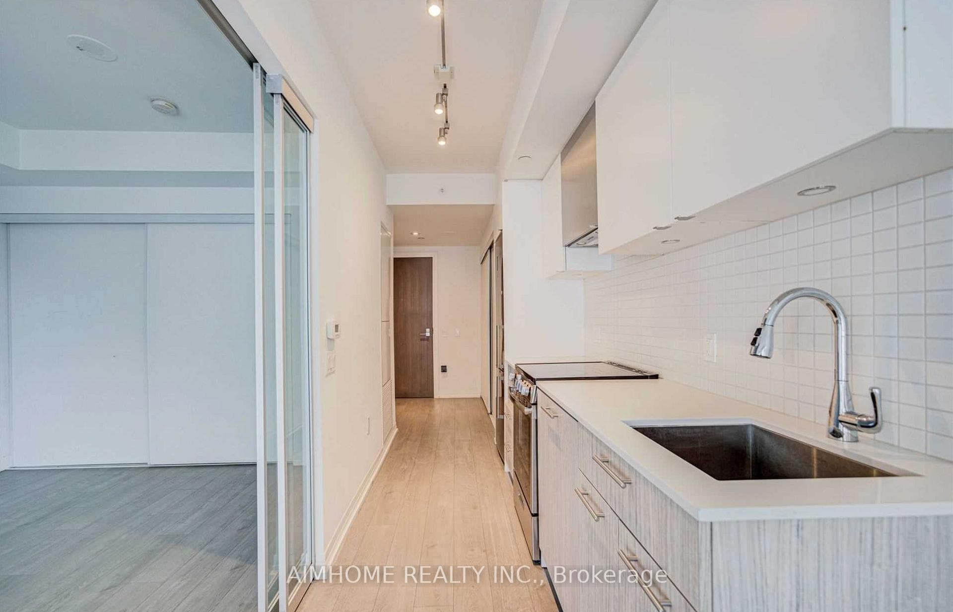 251 Jarvis Street Unit 823 photo 10