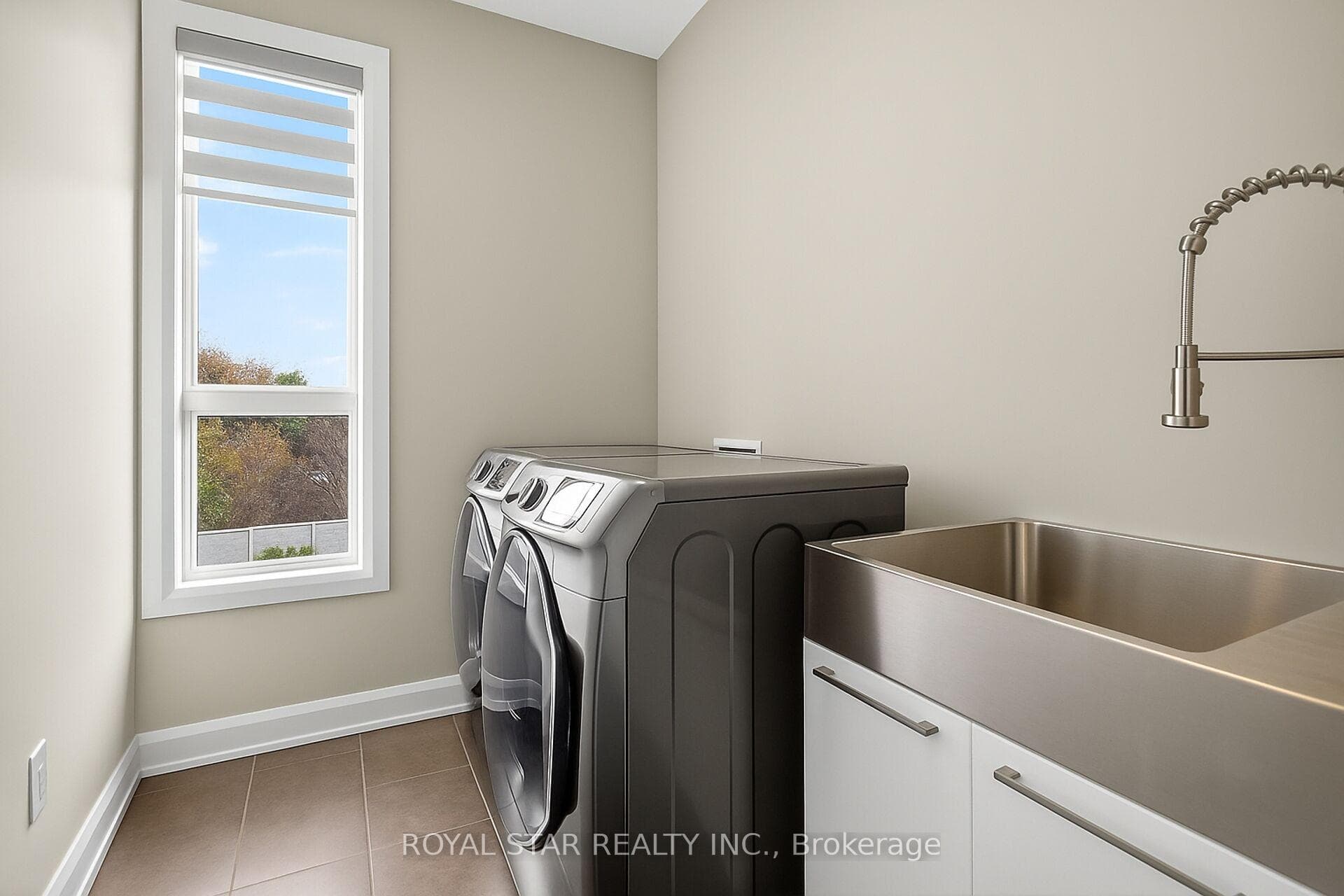 17 Rideau Heights Drive photo 29