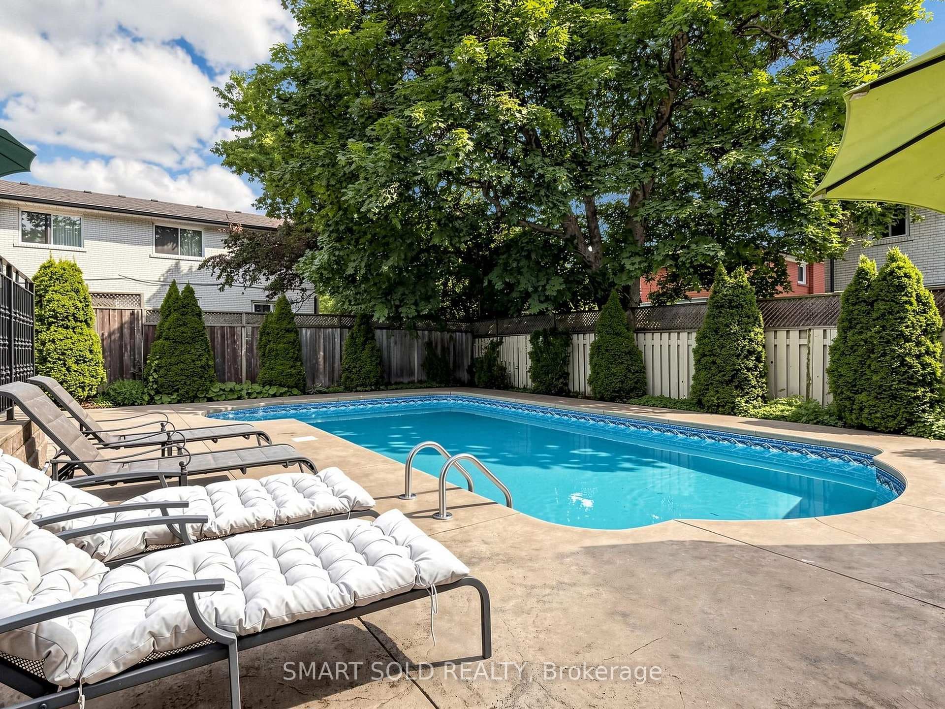 83 Fisherville Road photo 41