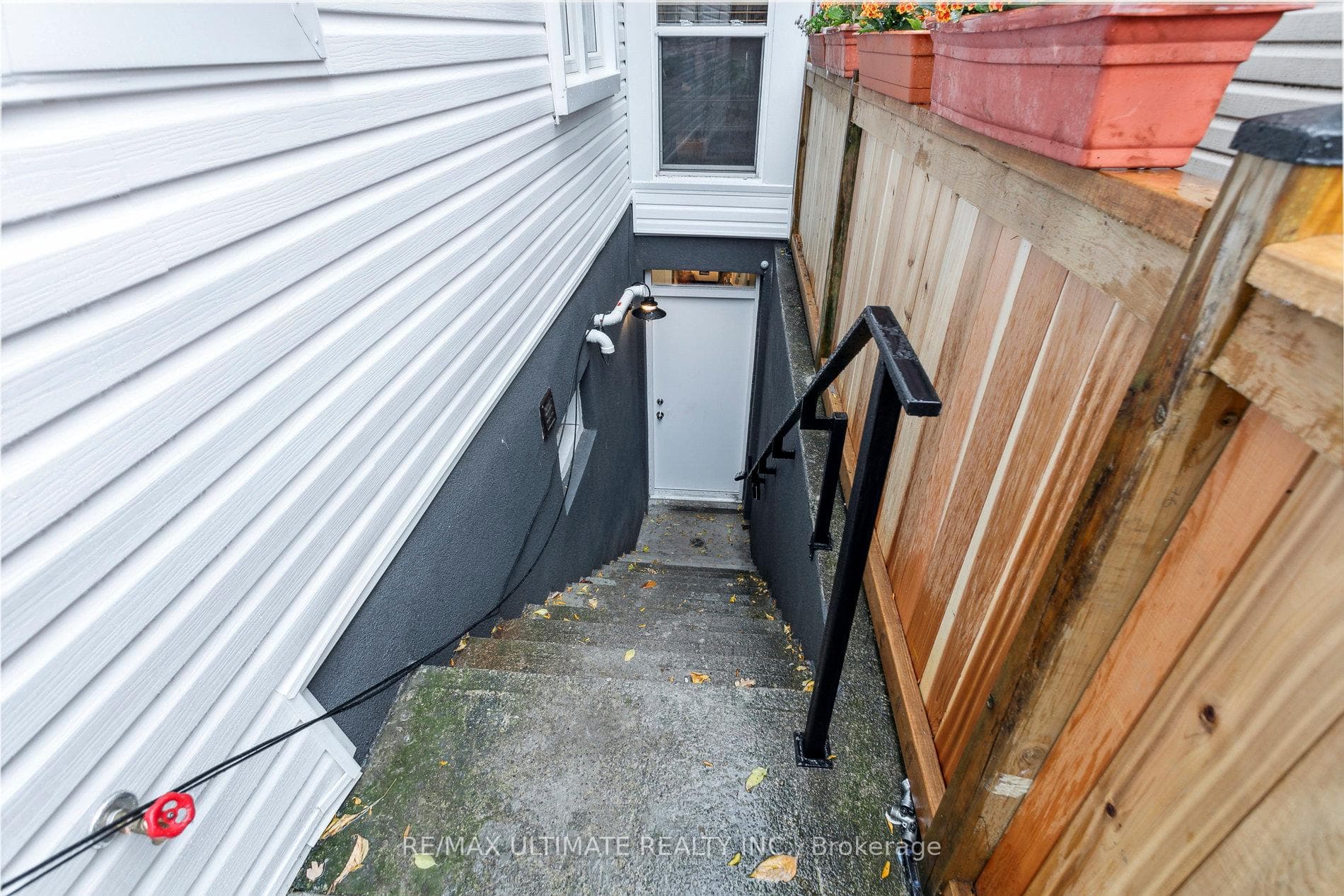 76 Sussex Avenue Unit BSMT photo 2
