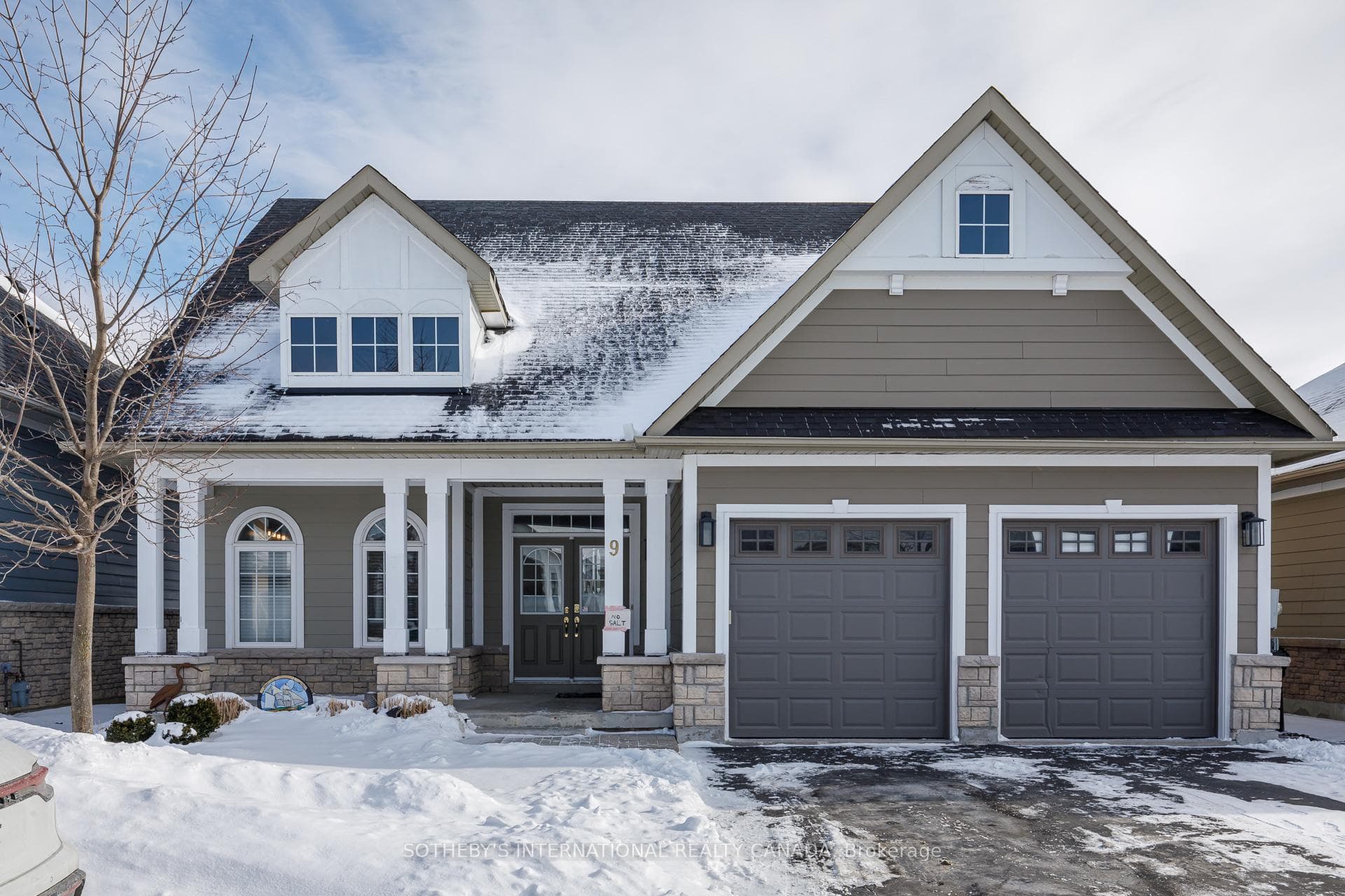 9 Waterpond Place photo 1