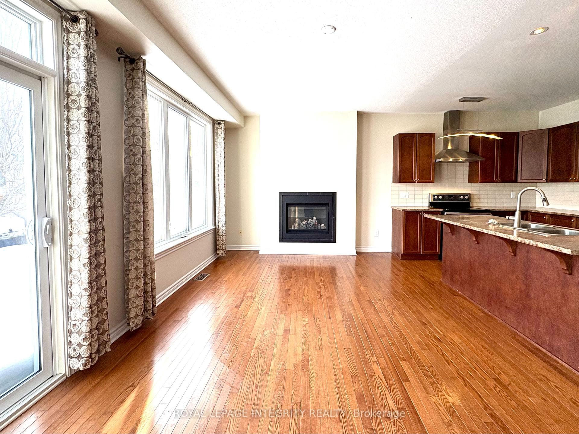 154 Highbury Park Drive photo 10