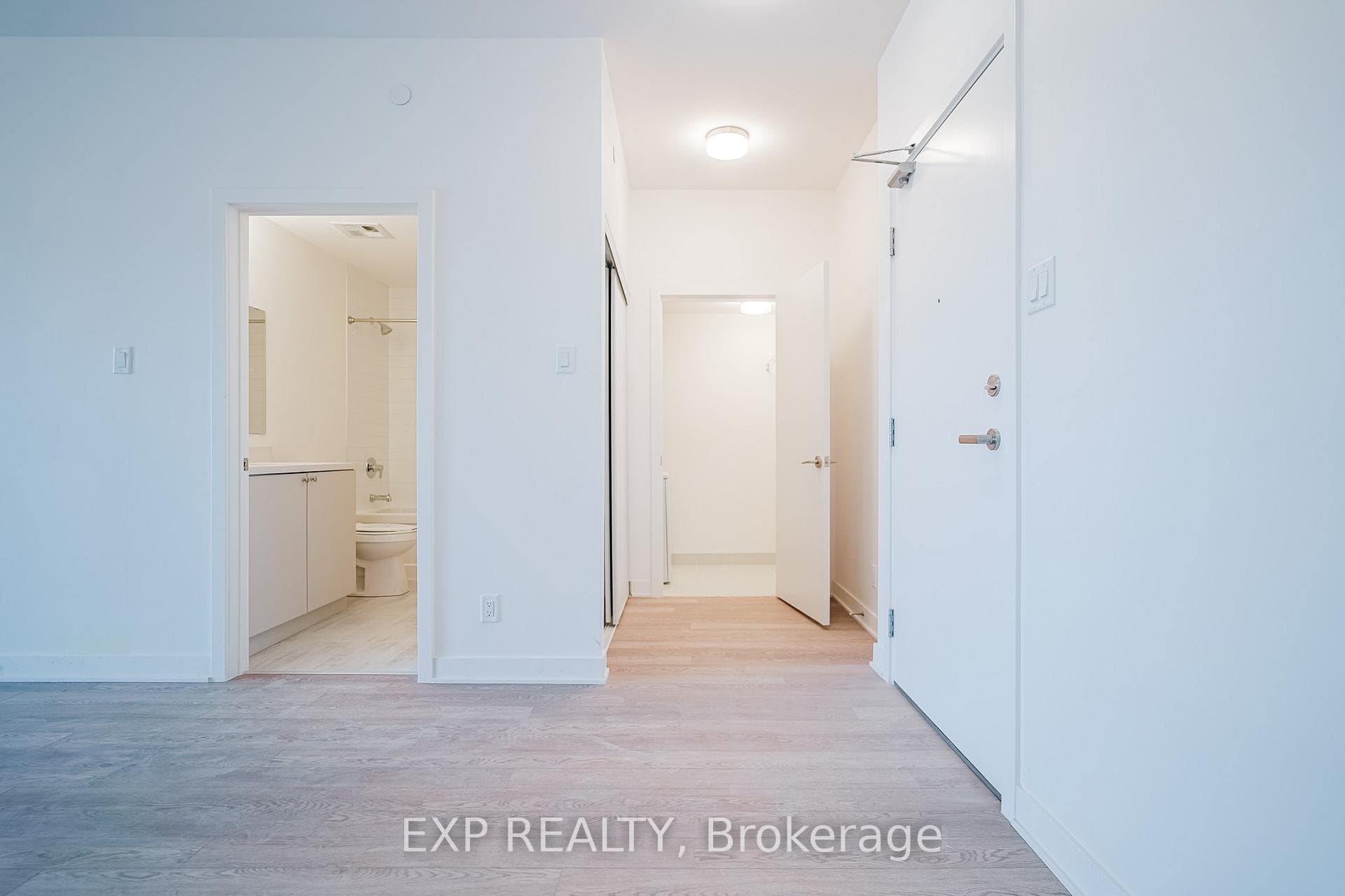 55 Clarington Boulevard Unit 806 photo 2