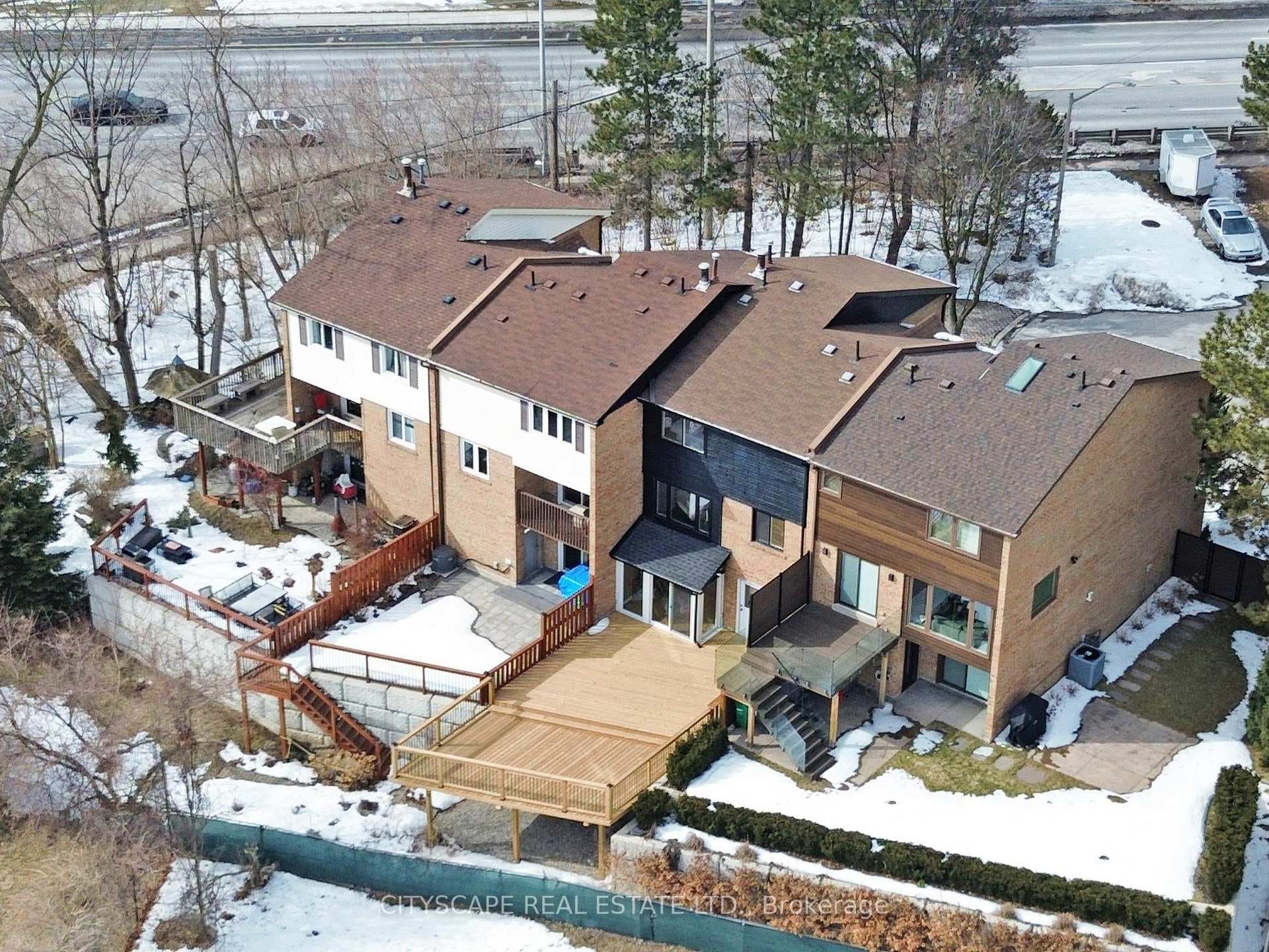 1484 Credit Woodlands Court photo 38