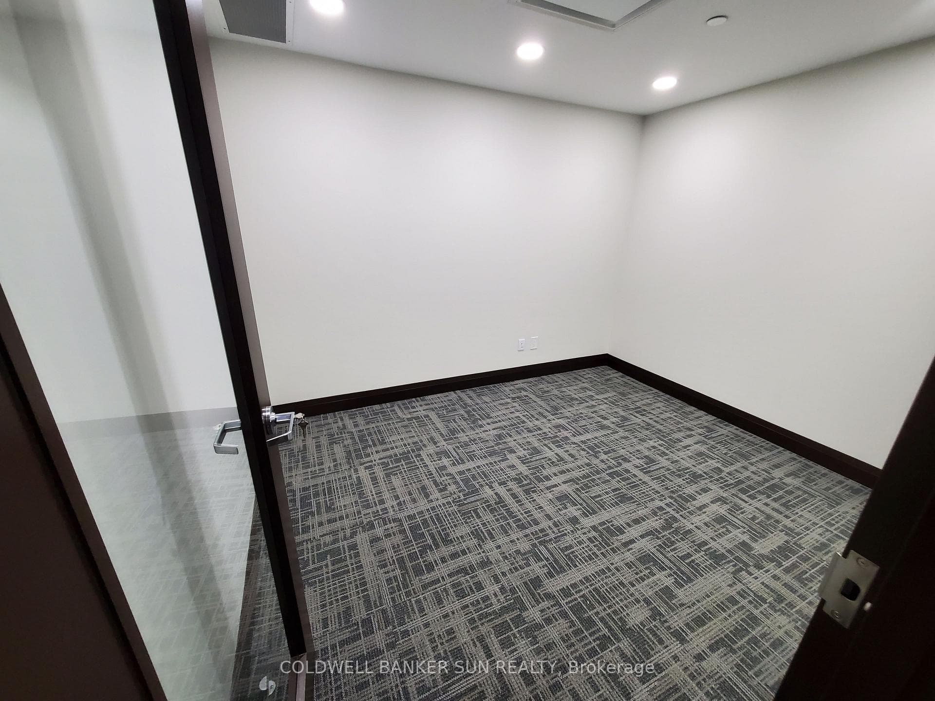 1200 Derry Road Unit 7 photo 5
