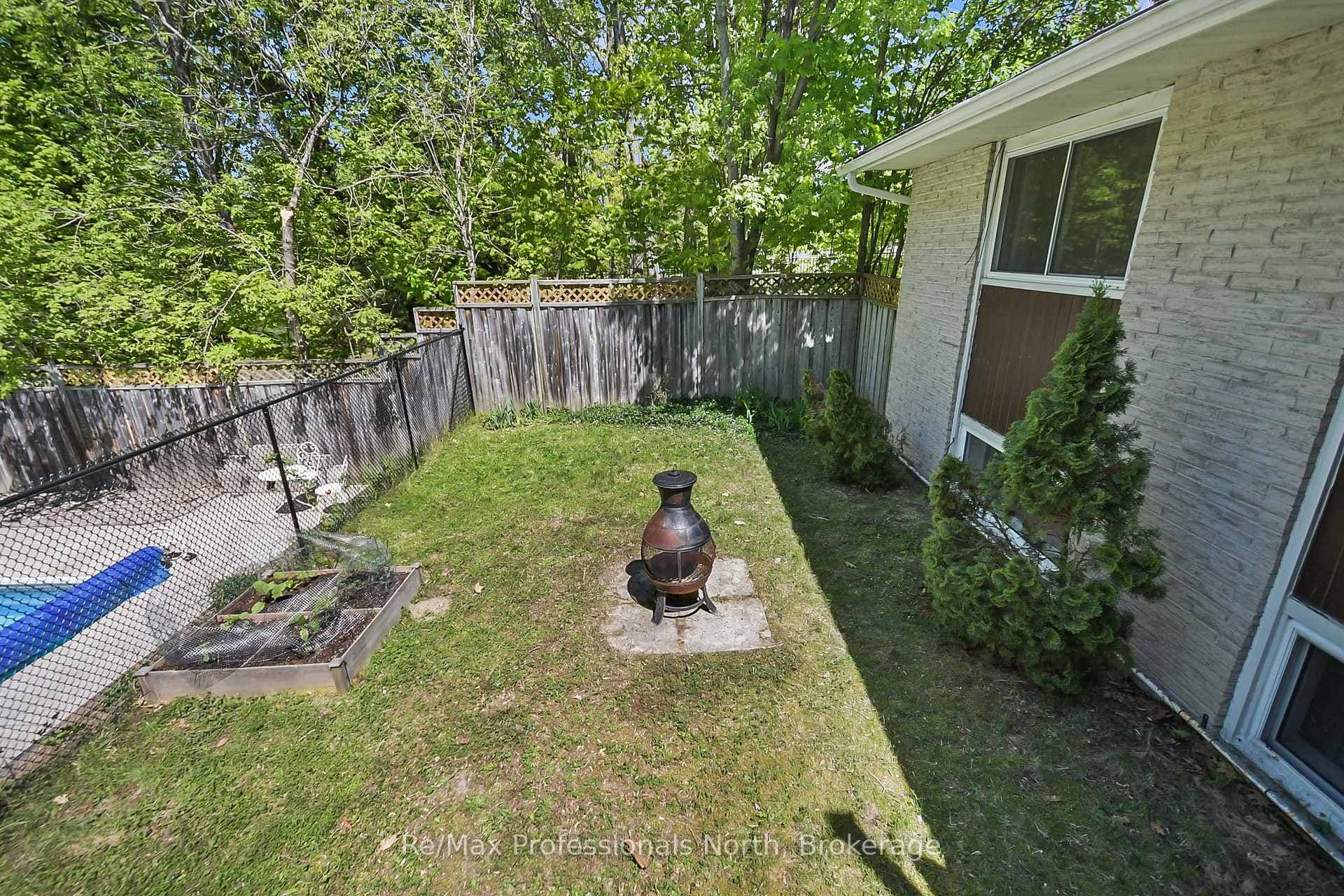 110 FRASER Street photo 34