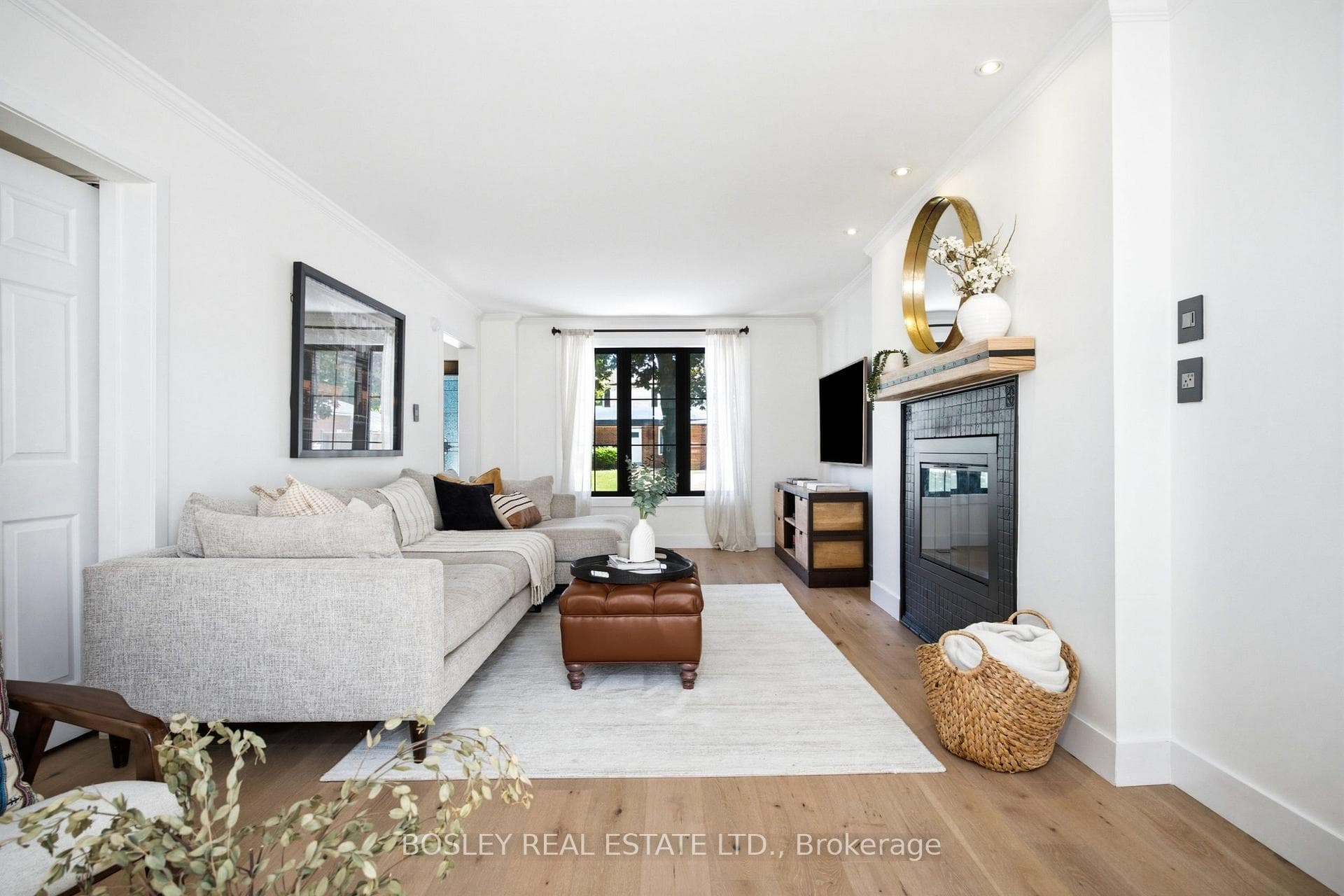 440 Sandford Street photo 9