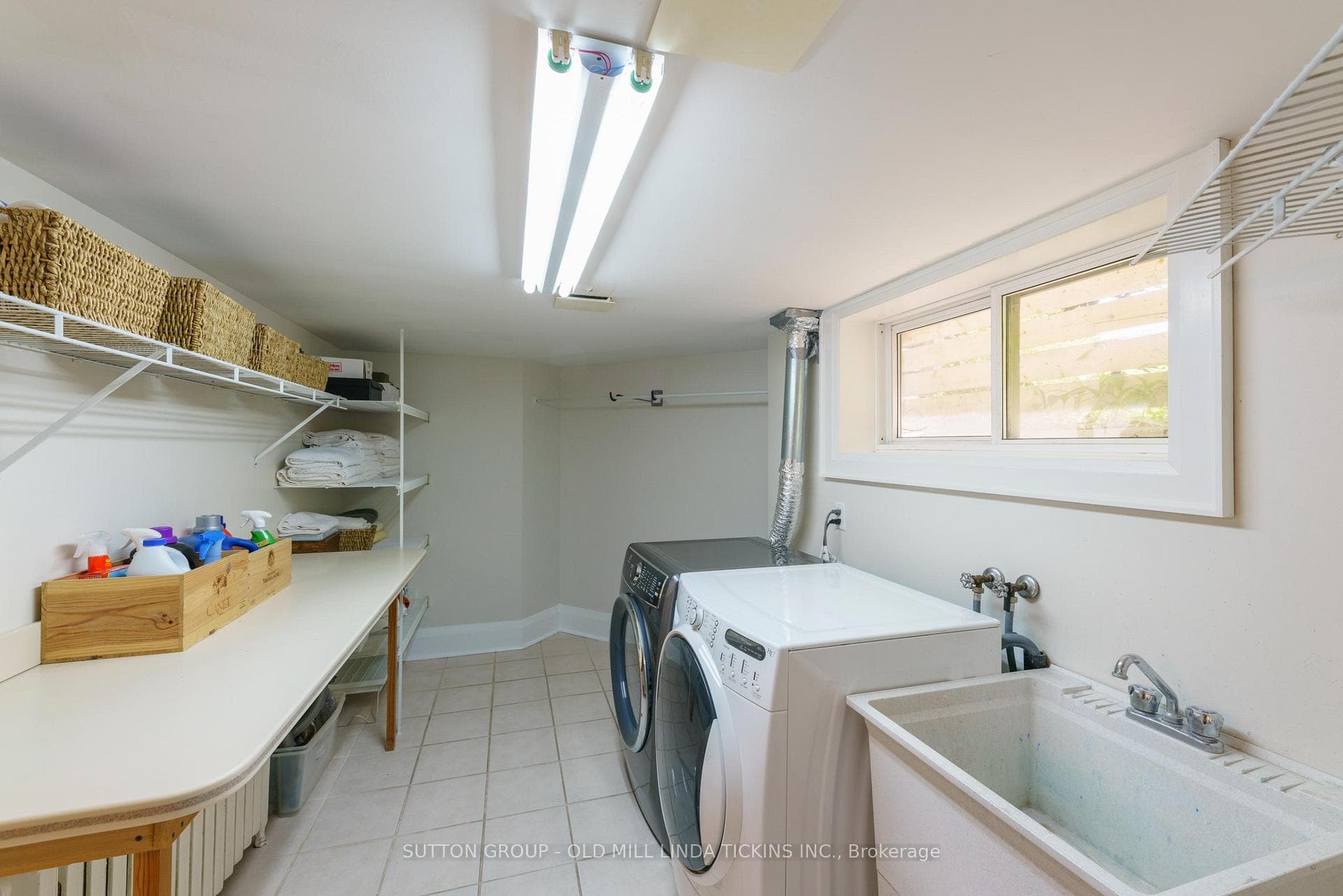 225 Grenview Boulevard photo 29