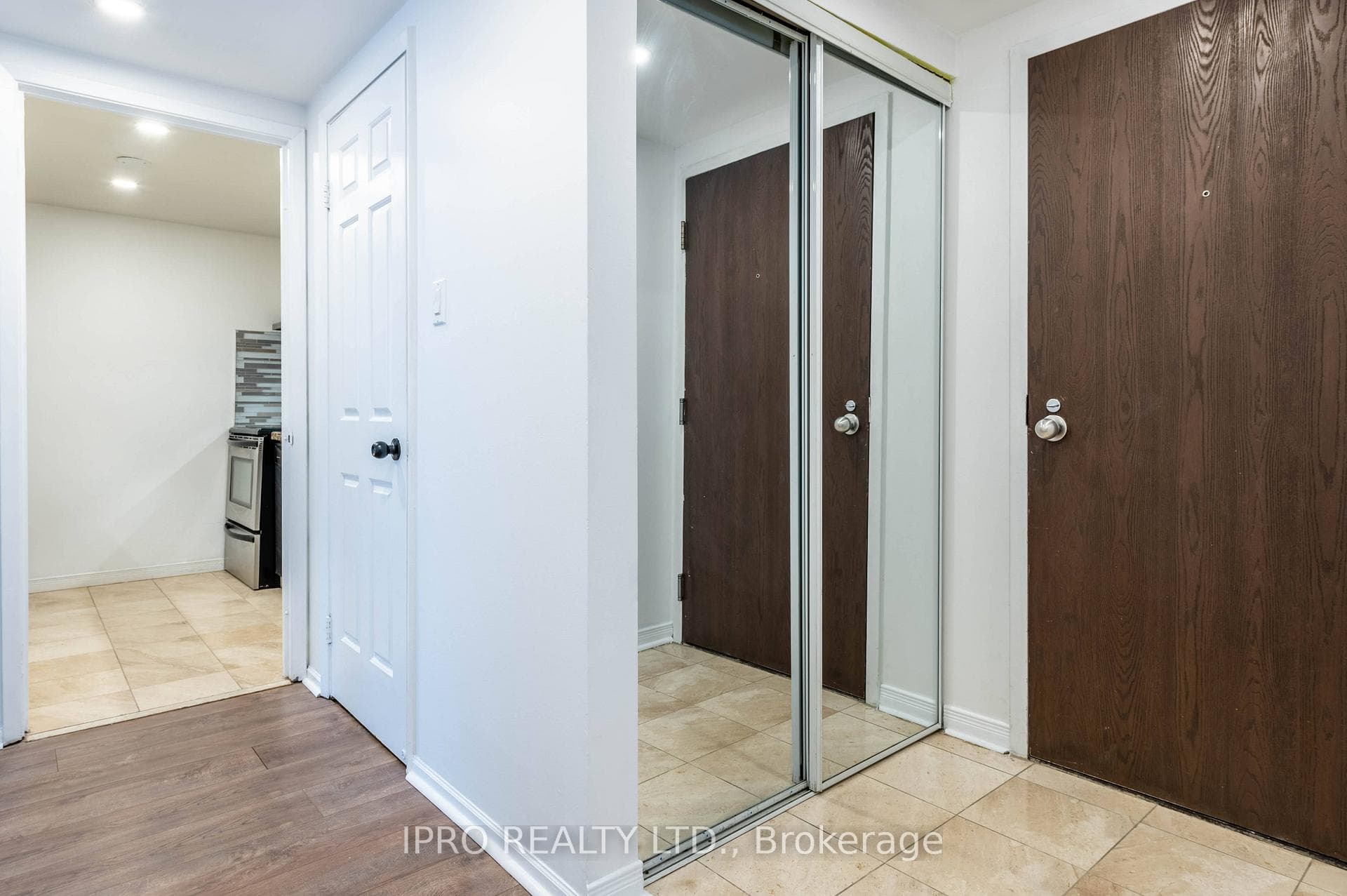 44 Gerrard Street Unit 1808 photo 3