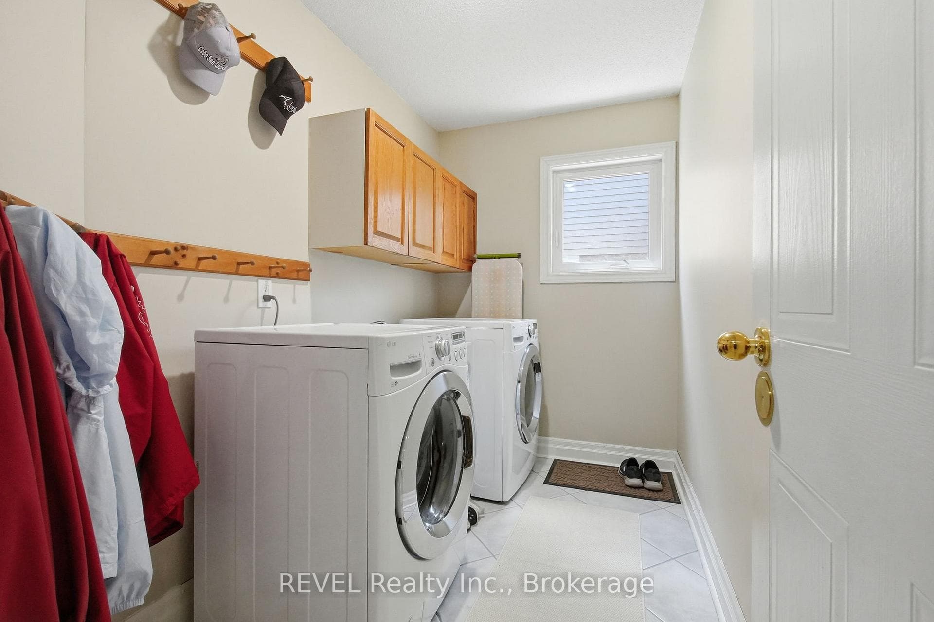 29 Stratton Crescent photo 8