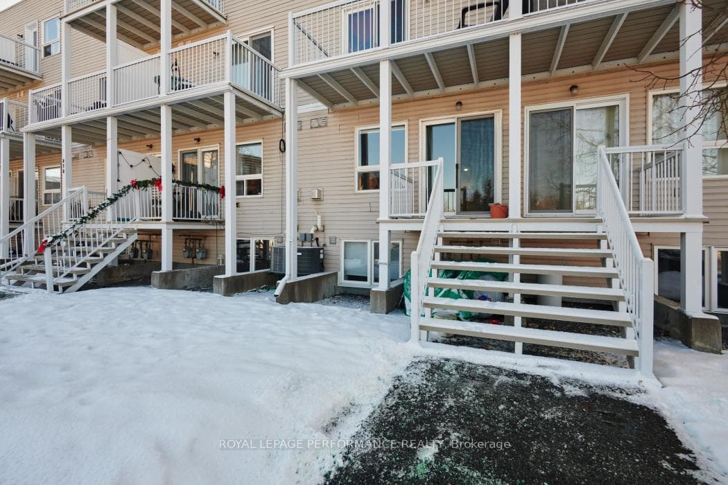 870 Longfields Drive photo 34