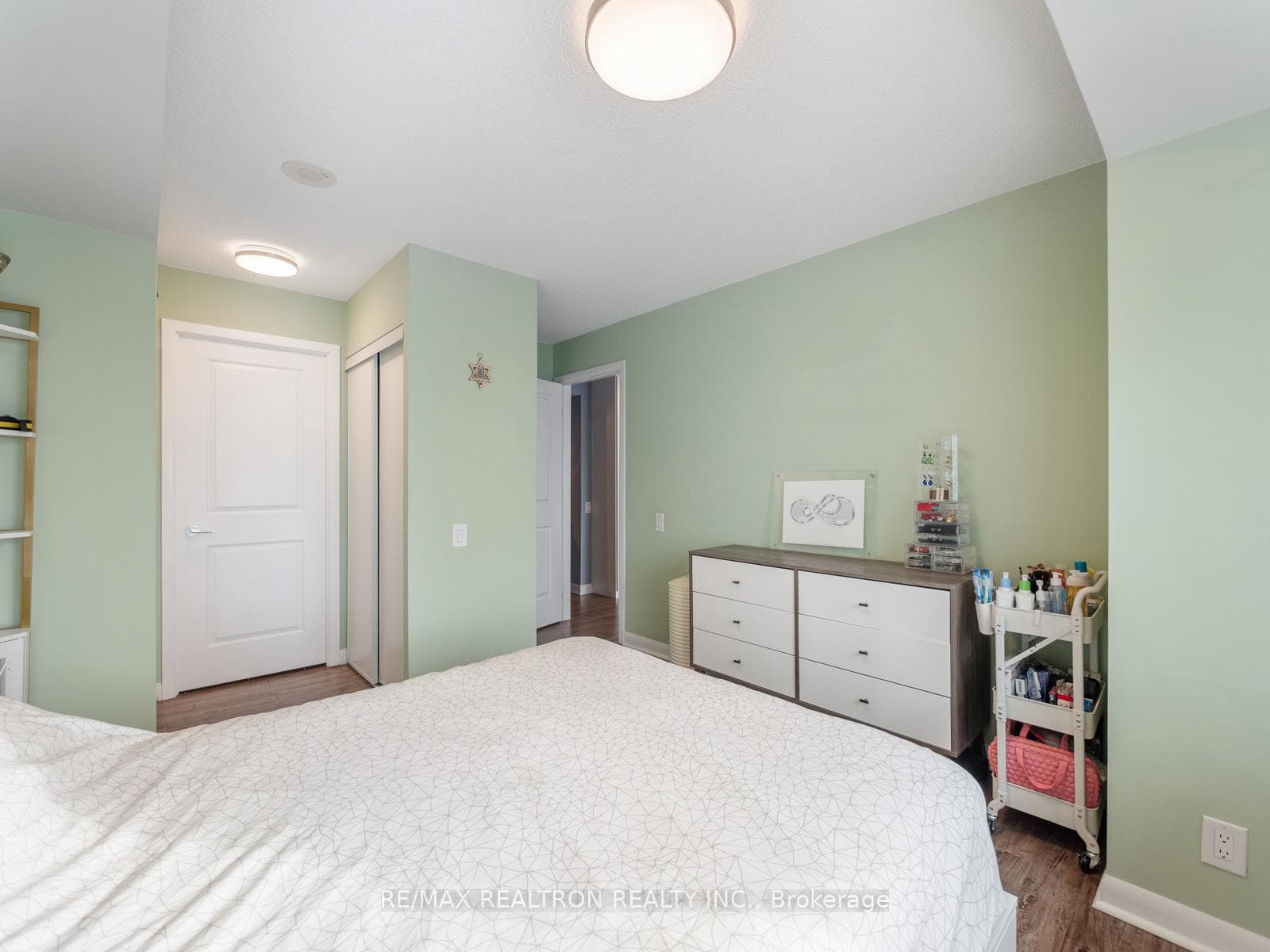 190 BOROUGH Drive Unit 2208 photo 17