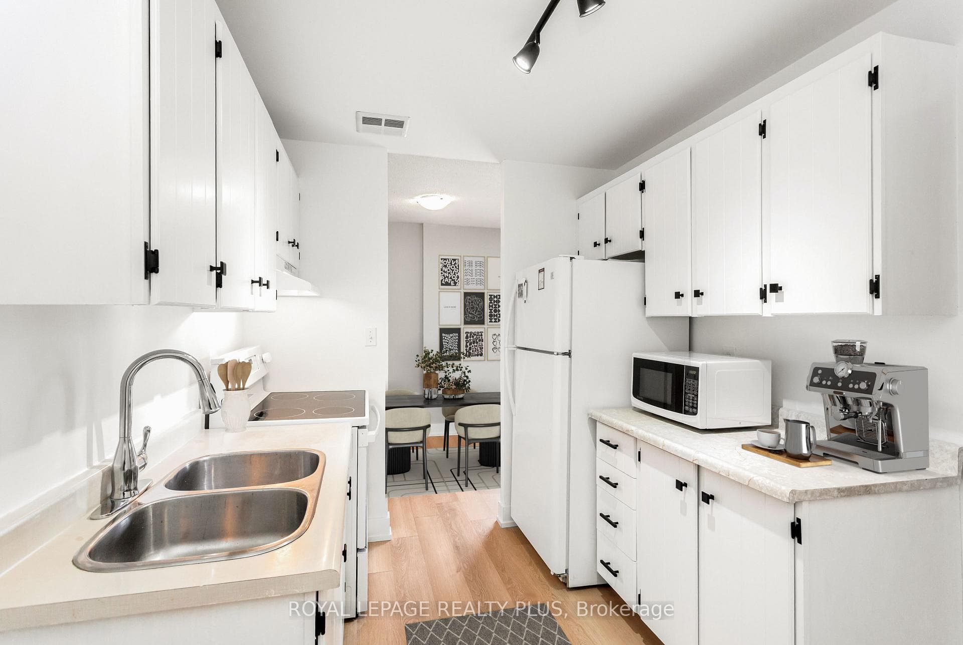 3025 The Credit Woodlands N/A Unit 301 photo 9