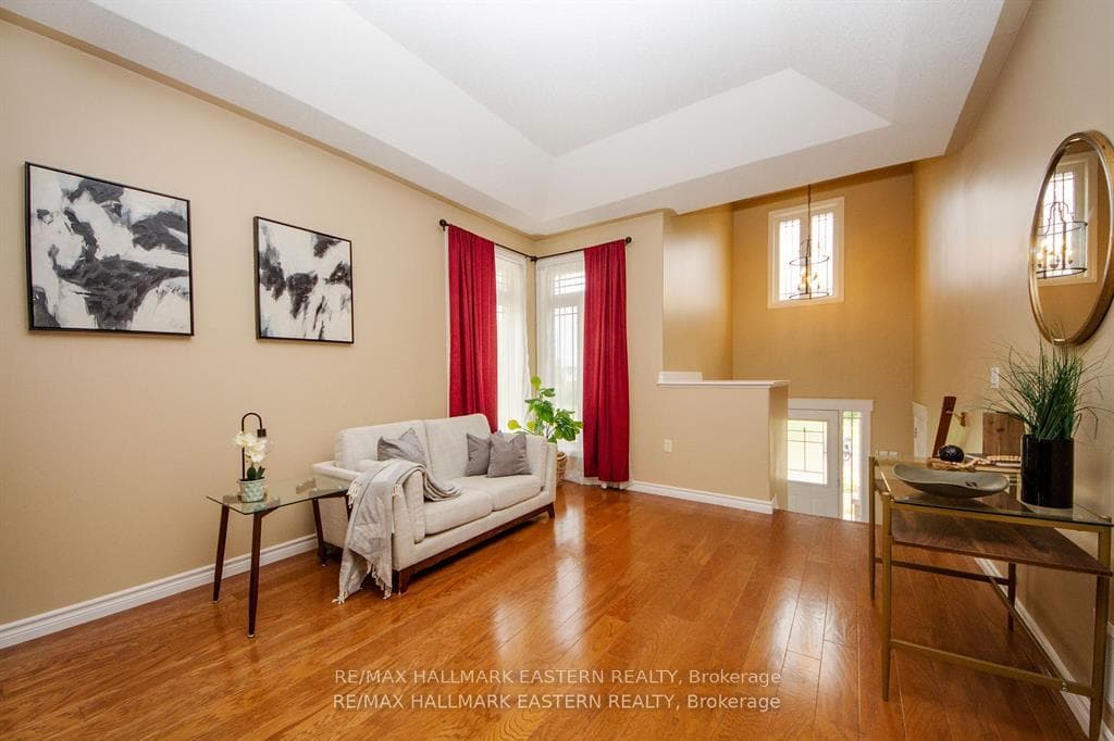 1568 Ireland Drive photo 3