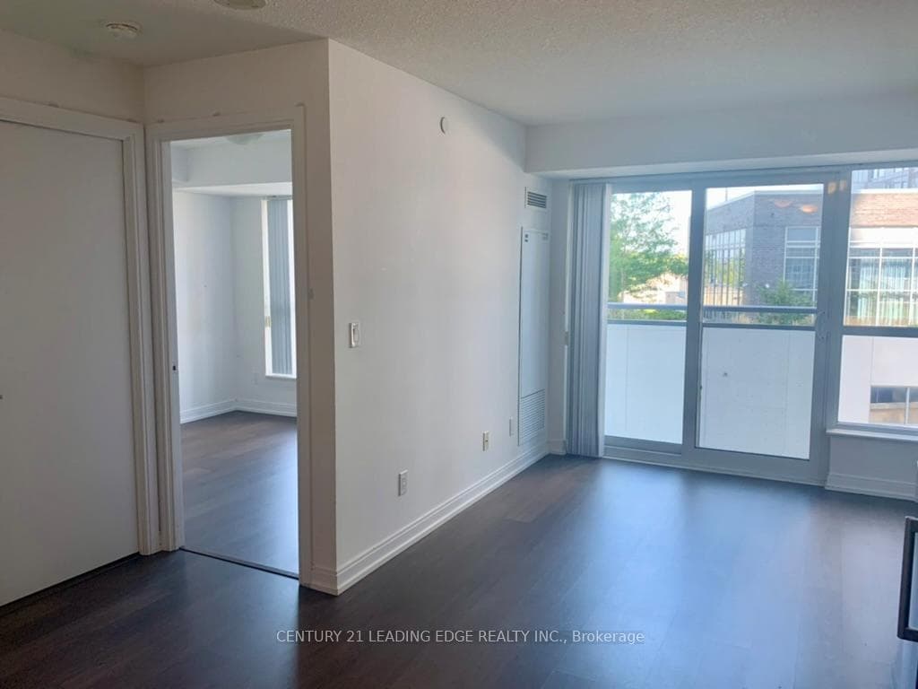 255 VILLAGE GREEN Square Unit 509 photo 8