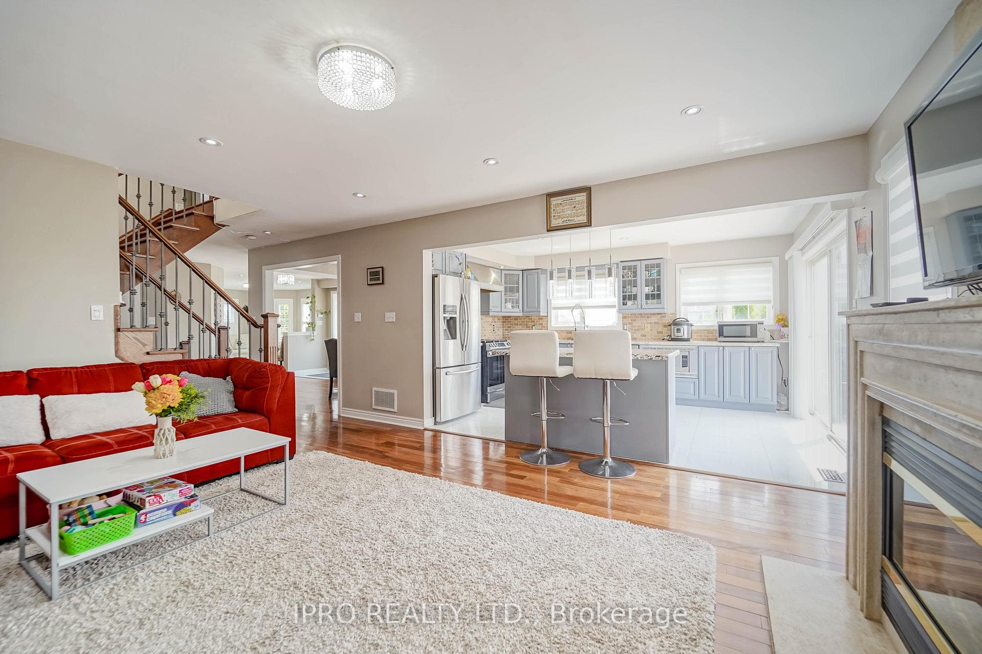 4 Batt Crescent photo 17