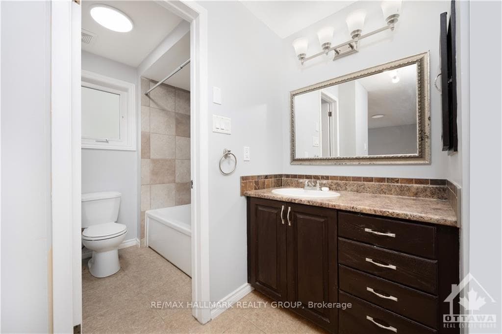 1843 THISTLELEAF Crescent photo 17