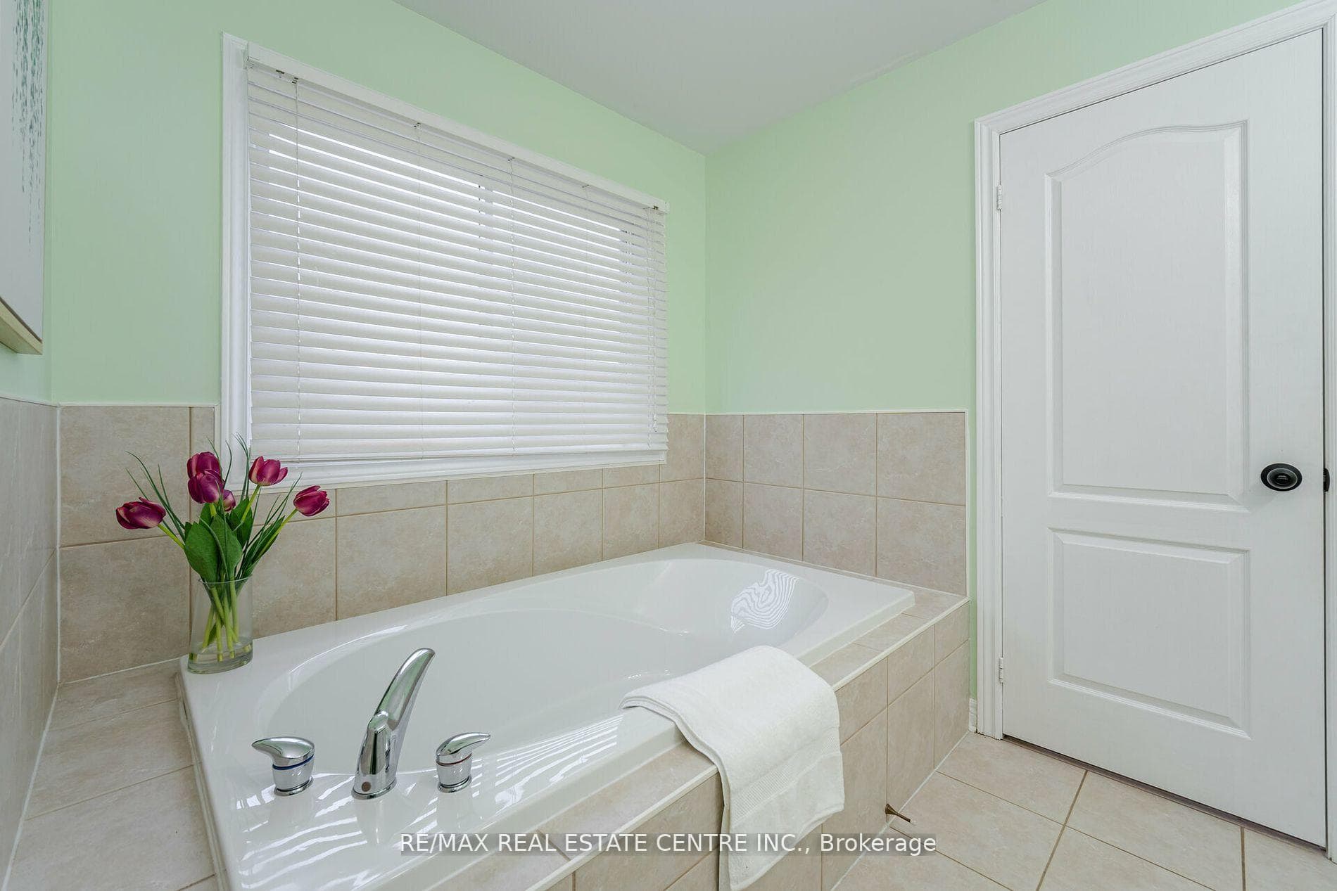 66 Bevan Crescent photo 24