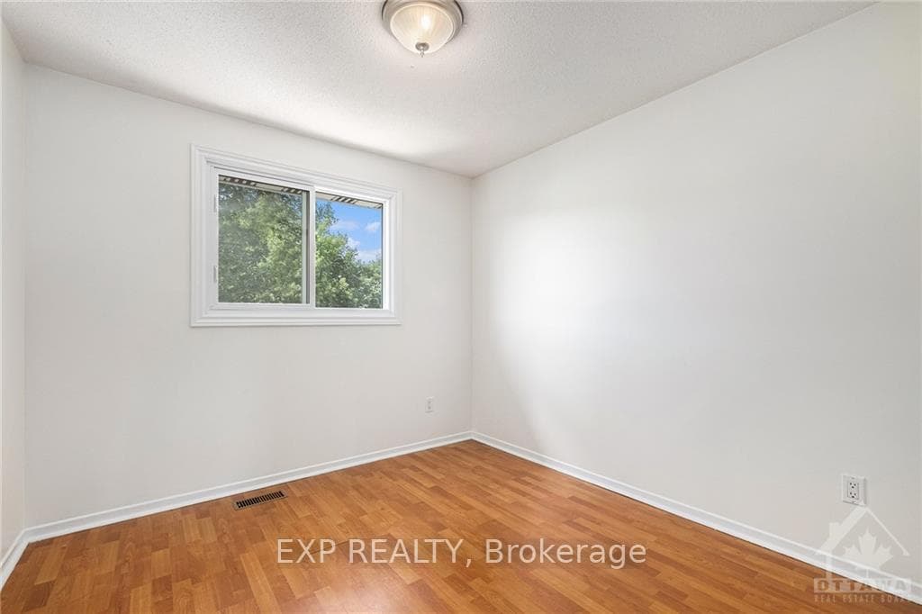 1763 HARVEST Crescent photo 18